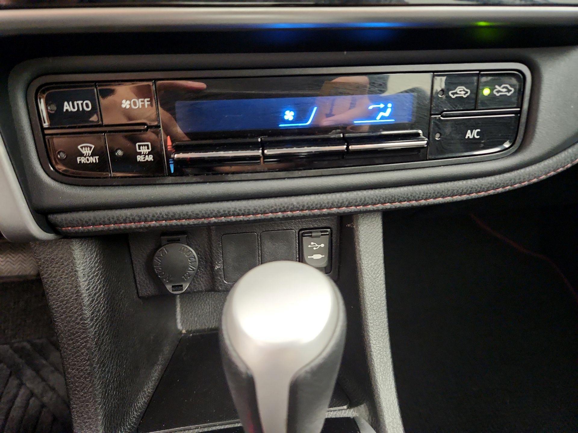 Thumbnail: 2017 Toyota Corolla - 16