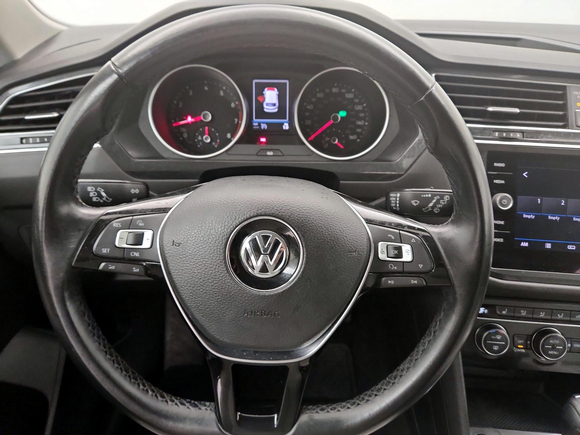 Thumbnail: 2018 Volkswagen Tiguan - 10