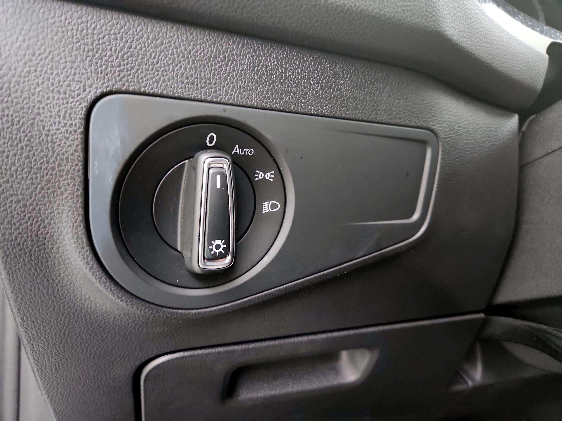 Thumbnail: 2018 Volkswagen Tiguan - 13