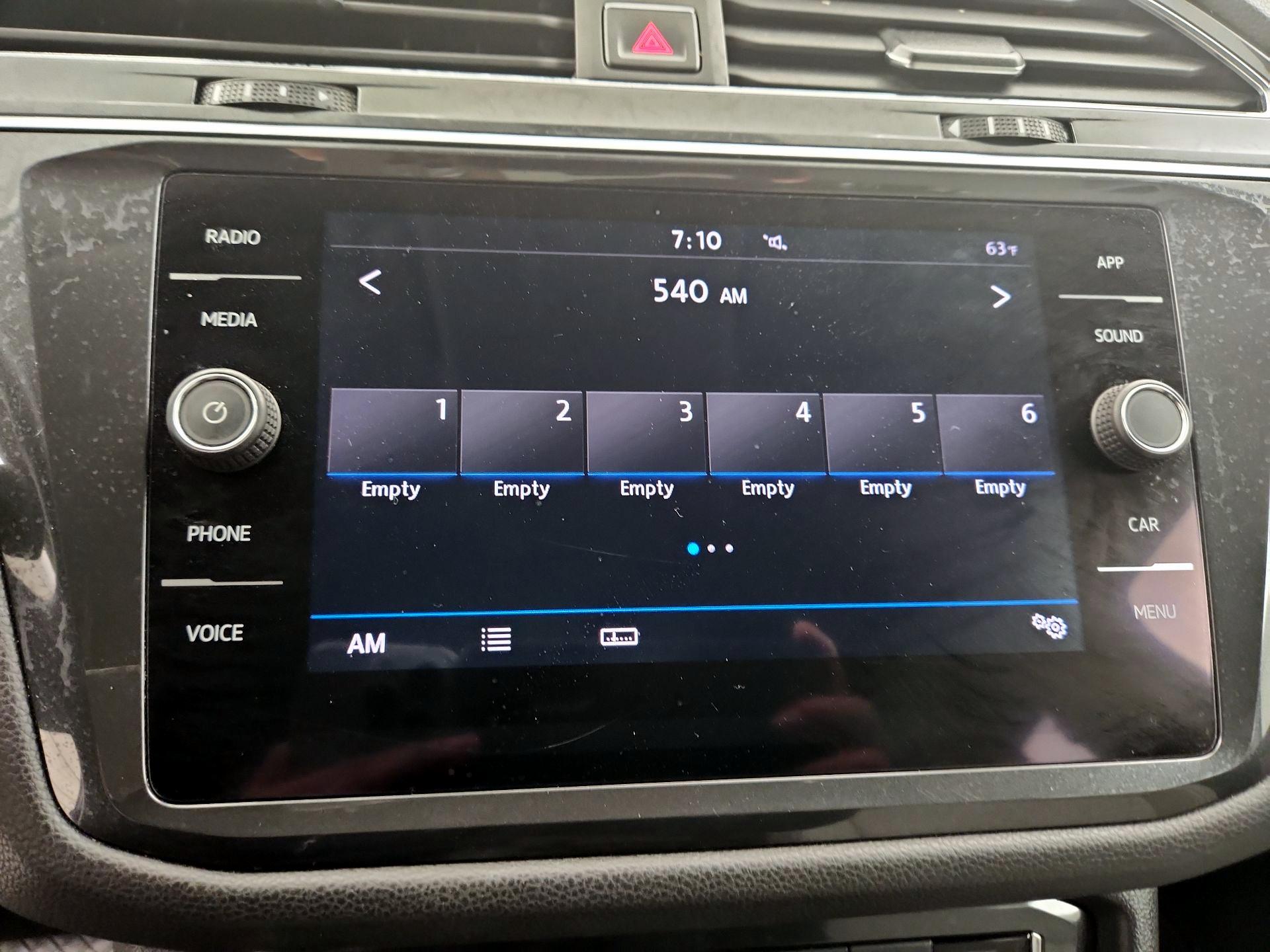 Thumbnail: 2018 Volkswagen Tiguan - 15