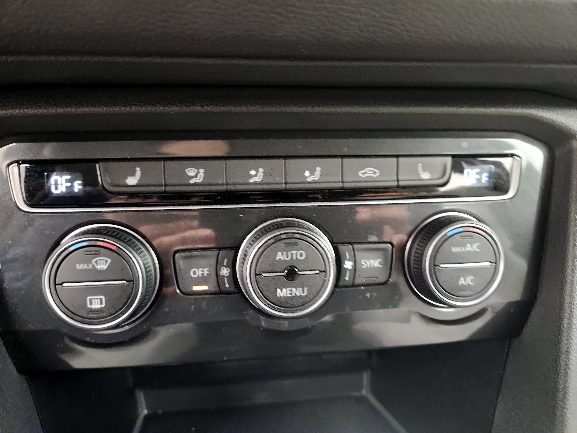 Thumbnail: 2018 Volkswagen Tiguan - 16