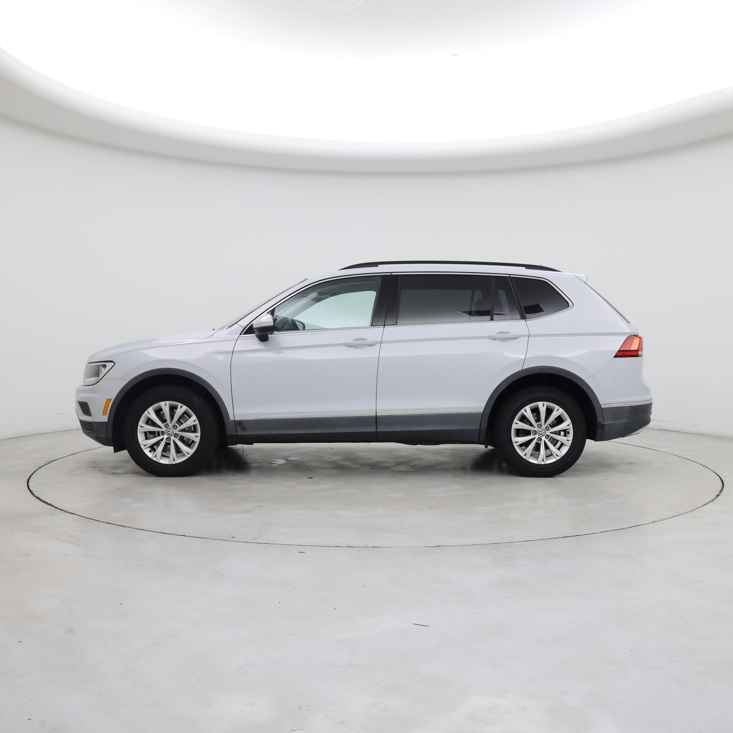 Thumbnail: 2018 Volkswagen Tiguan - 3