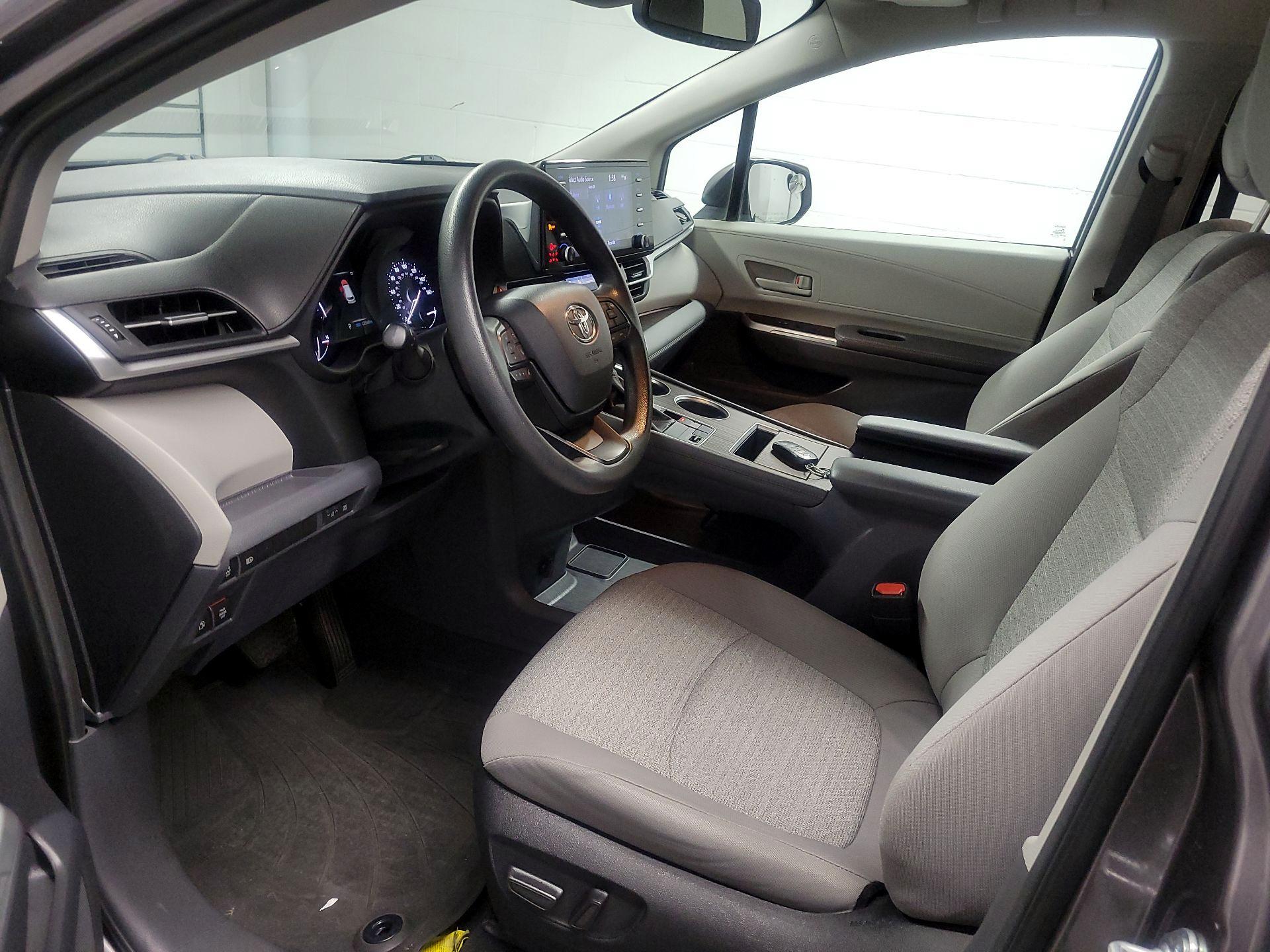 Thumbnail: 2023 Toyota Sienna - 11