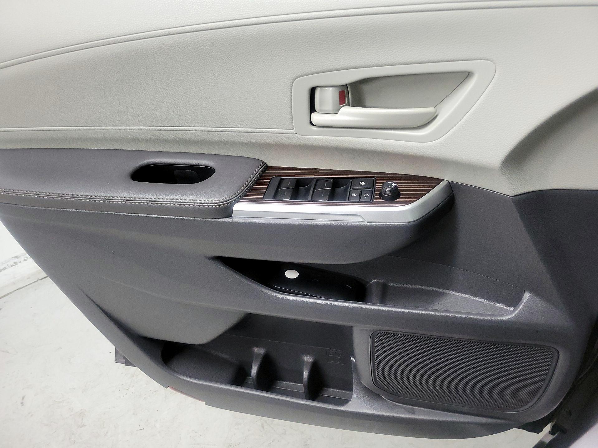Thumbnail: 2023 Toyota Sienna - 12