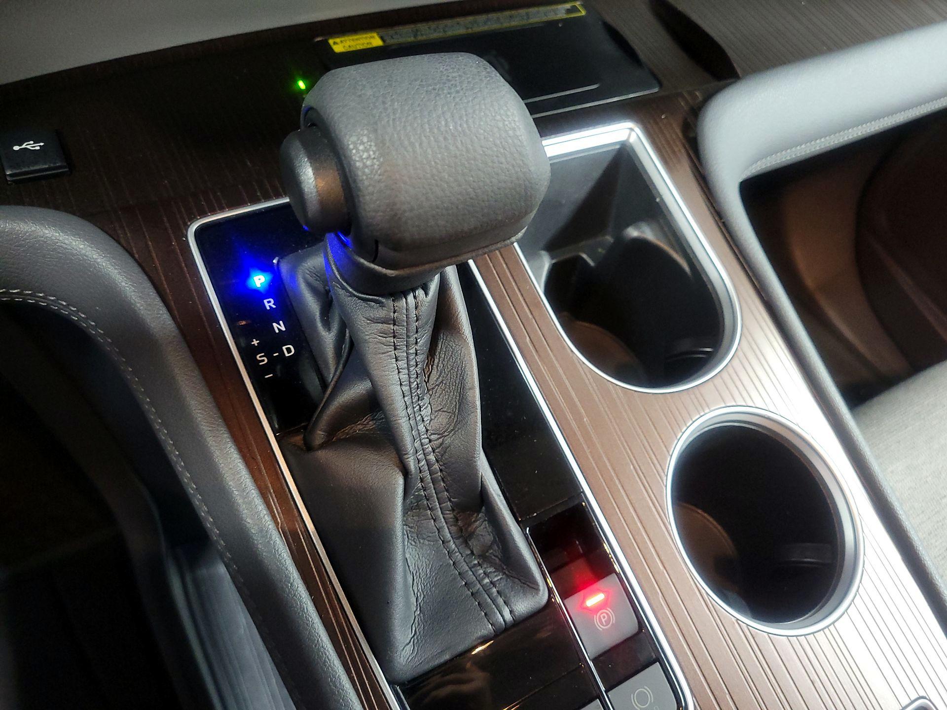 Thumbnail: 2023 Toyota Sienna - 16