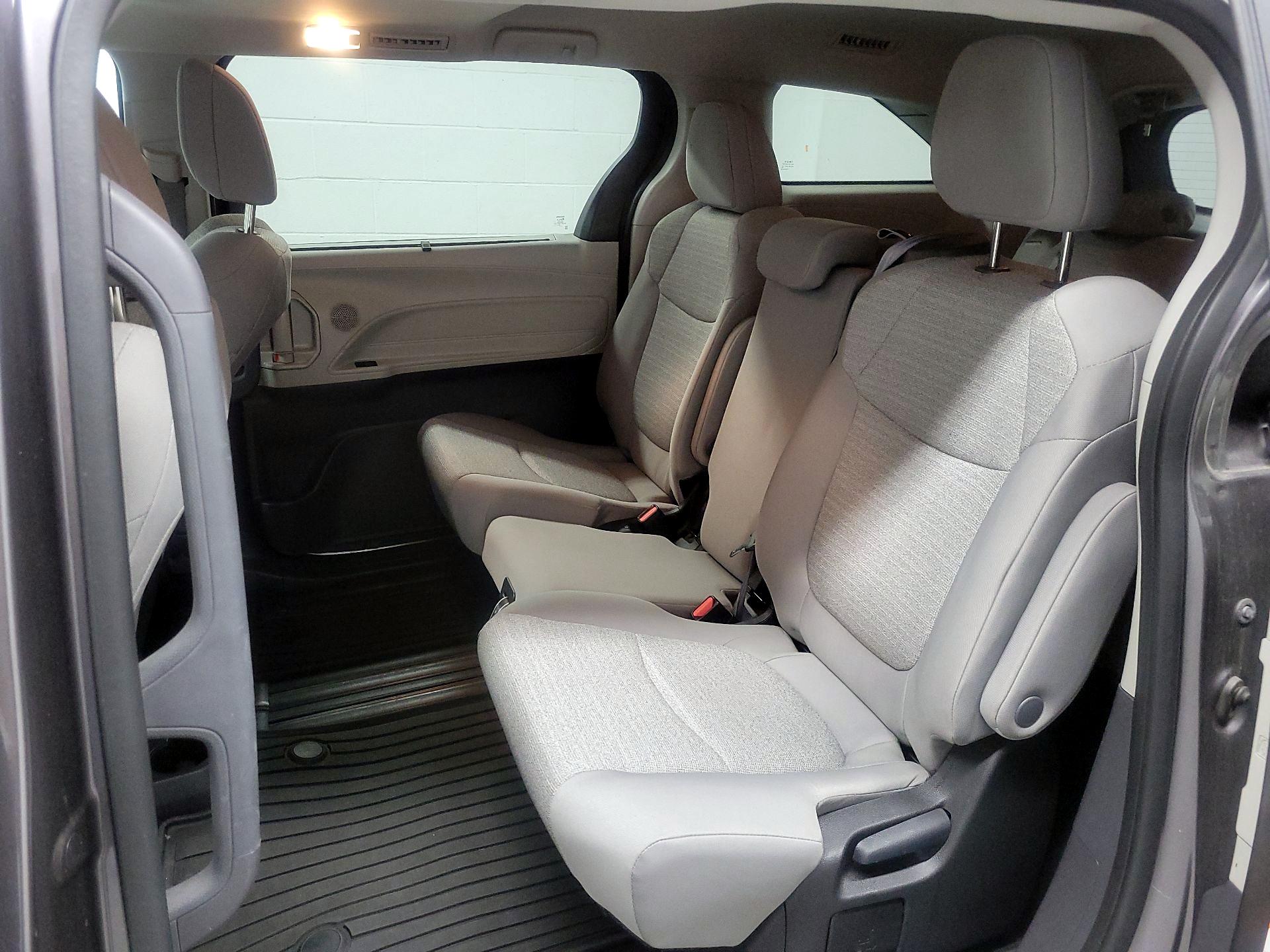 Thumbnail: 2023 Toyota Sienna - 17
