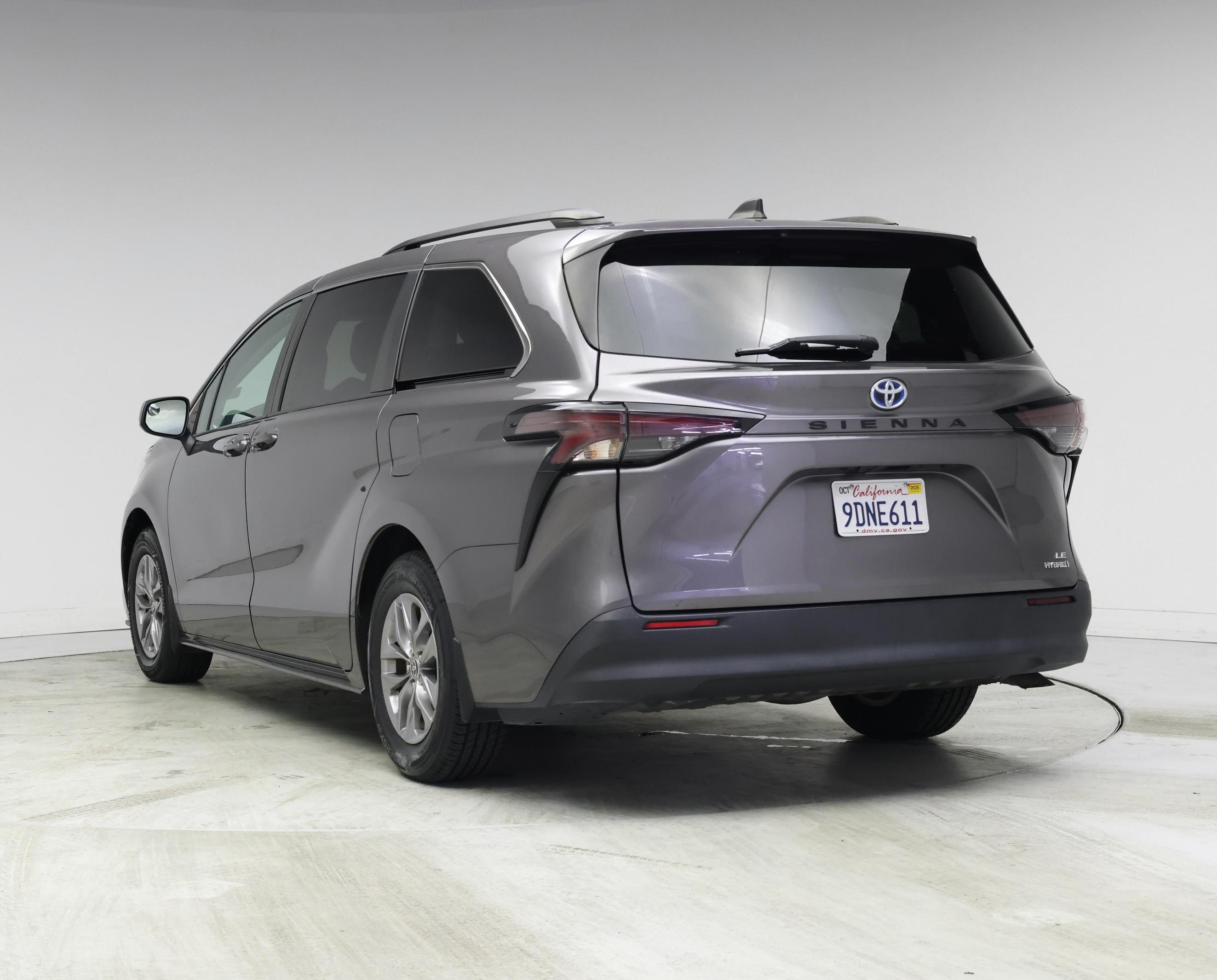 Thumbnail: 2023 Toyota Sienna - 2