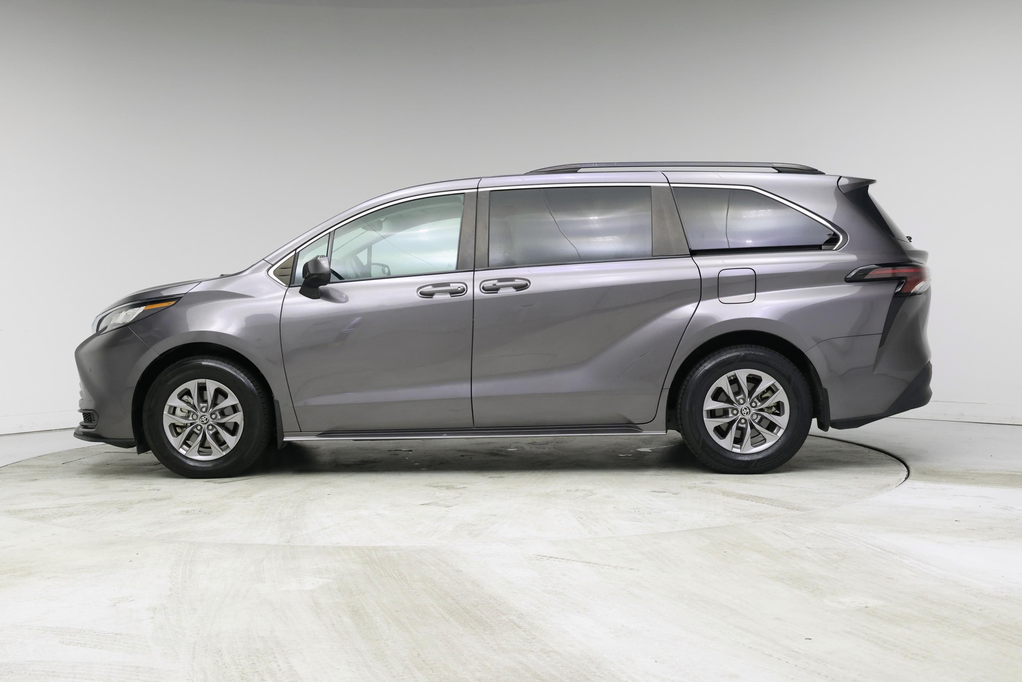 Thumbnail: 2023 Toyota Sienna - 3