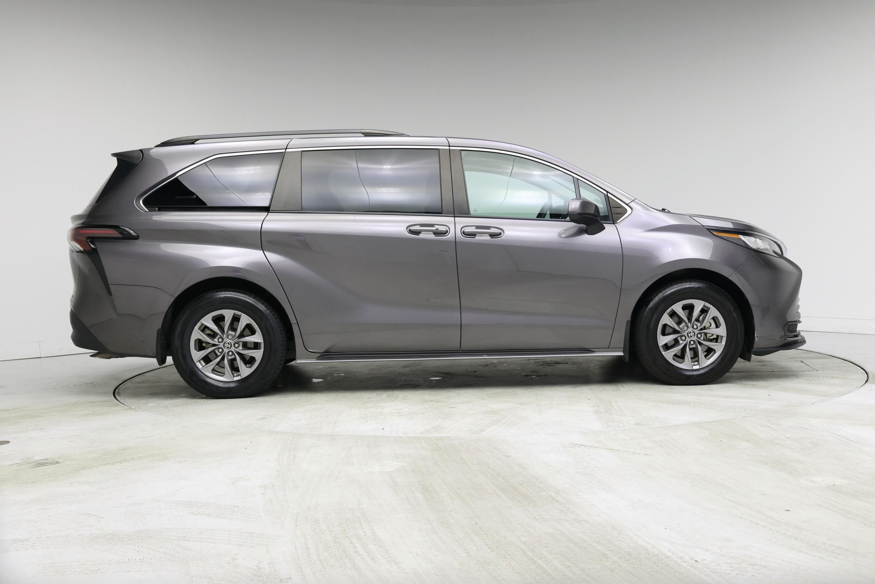 Thumbnail: 2023 Toyota Sienna - 7