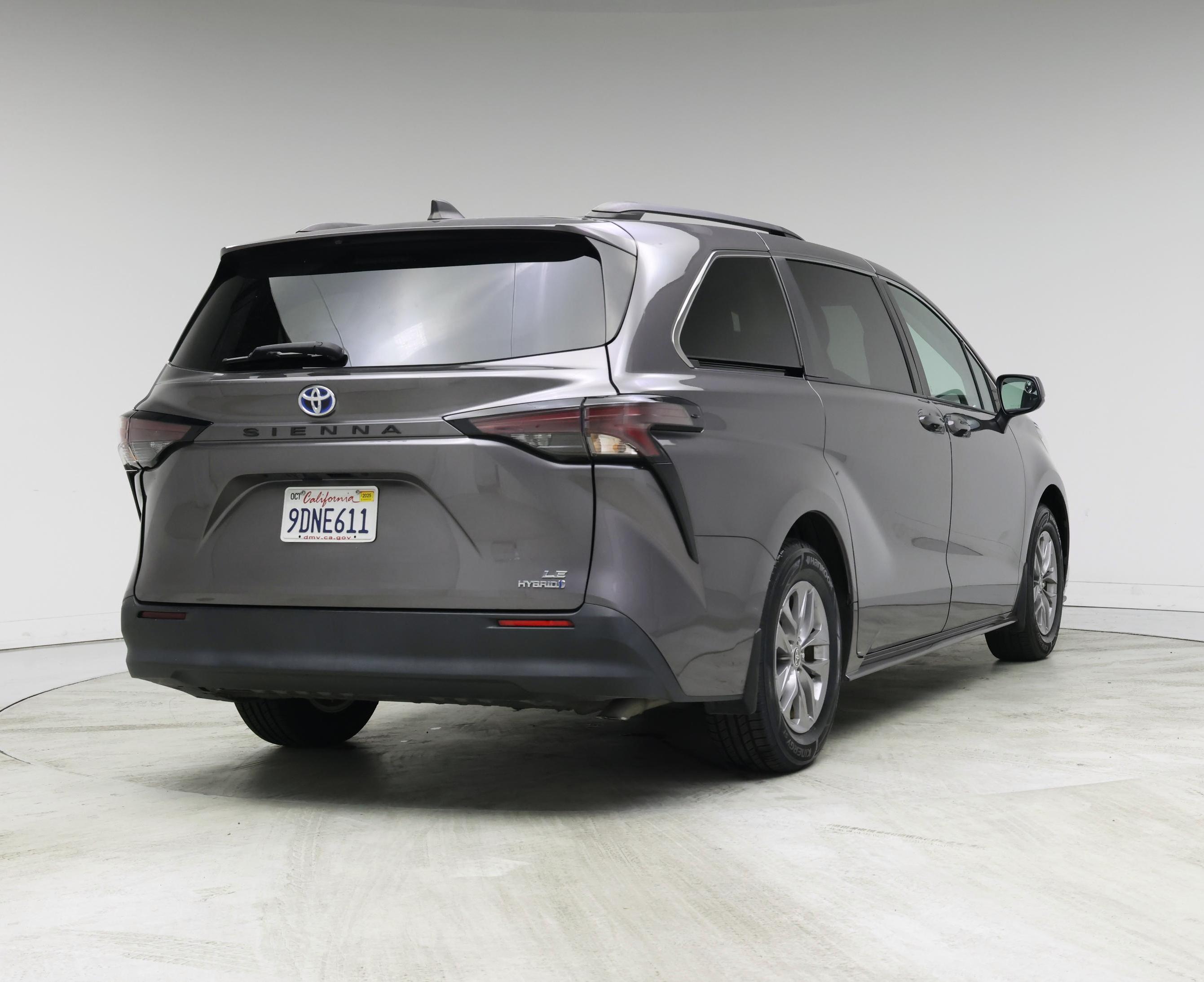 Thumbnail: 2023 Toyota Sienna - 8