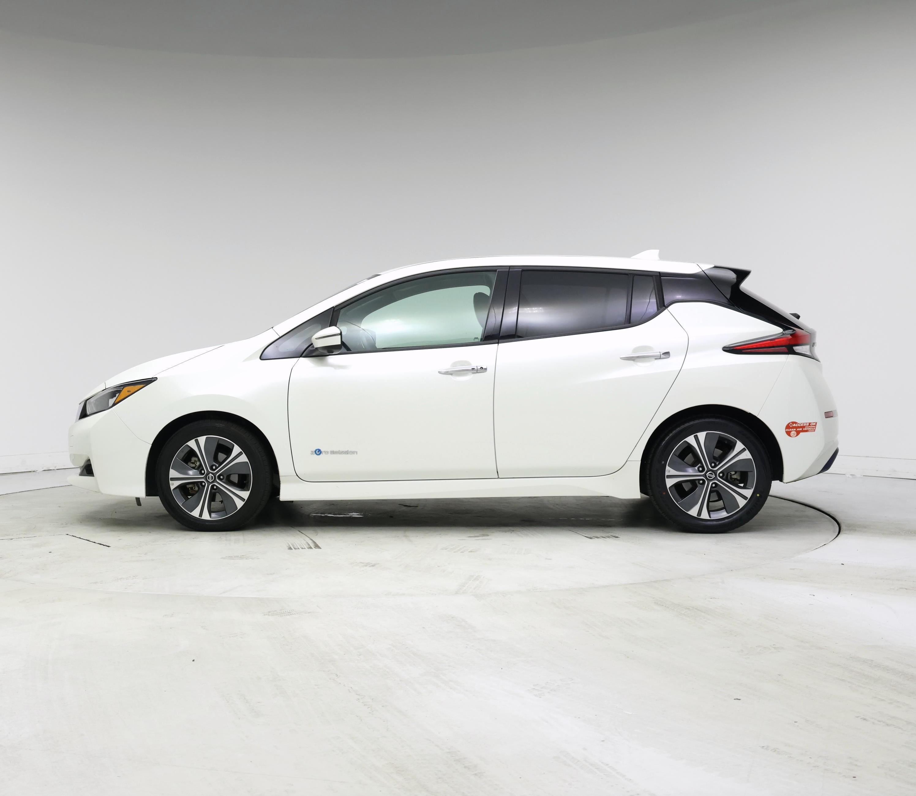 Thumbnail: 2018 Nissan Leaf - 3
