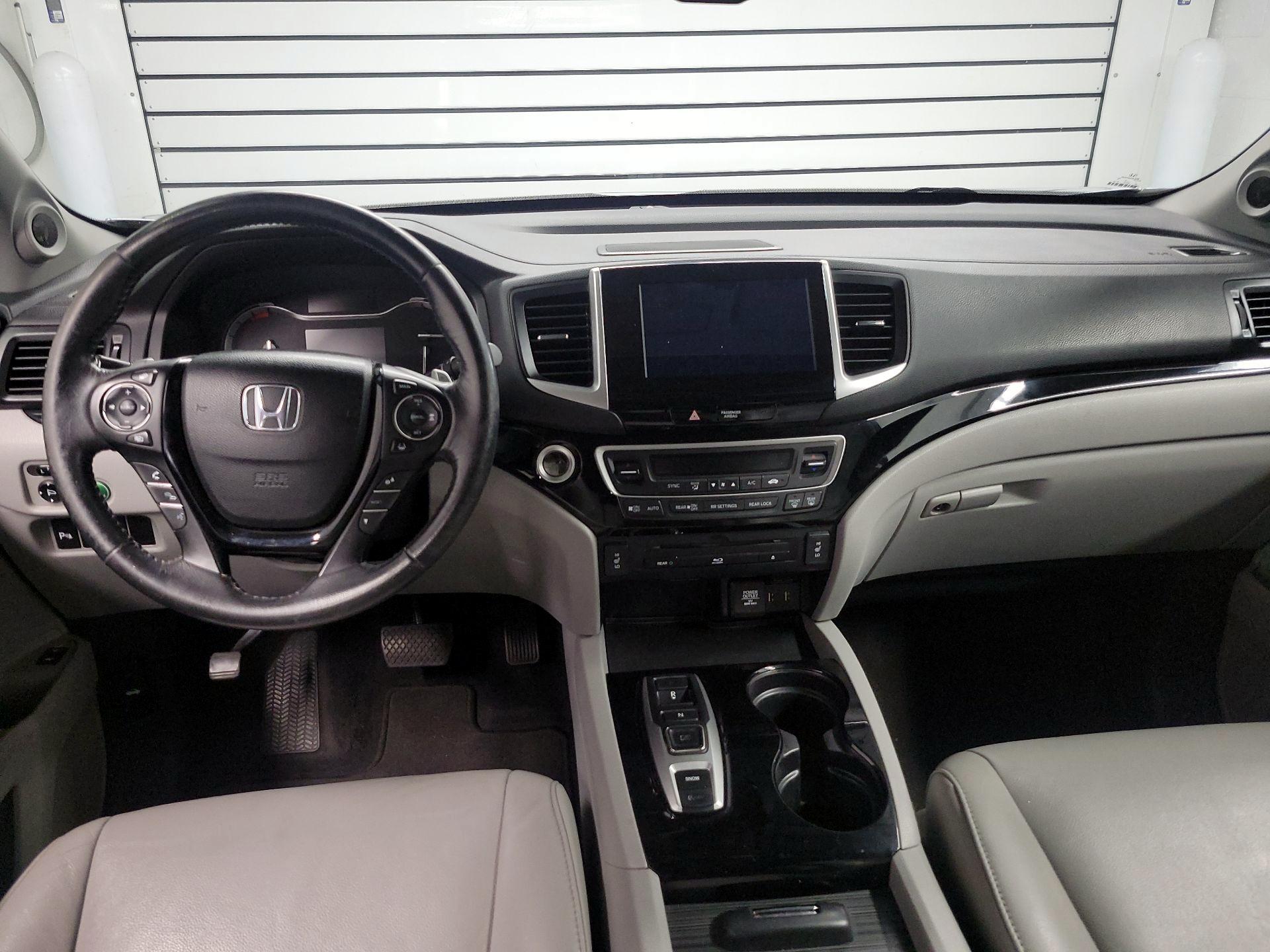 Thumbnail: 2016 Honda Pilot - 9