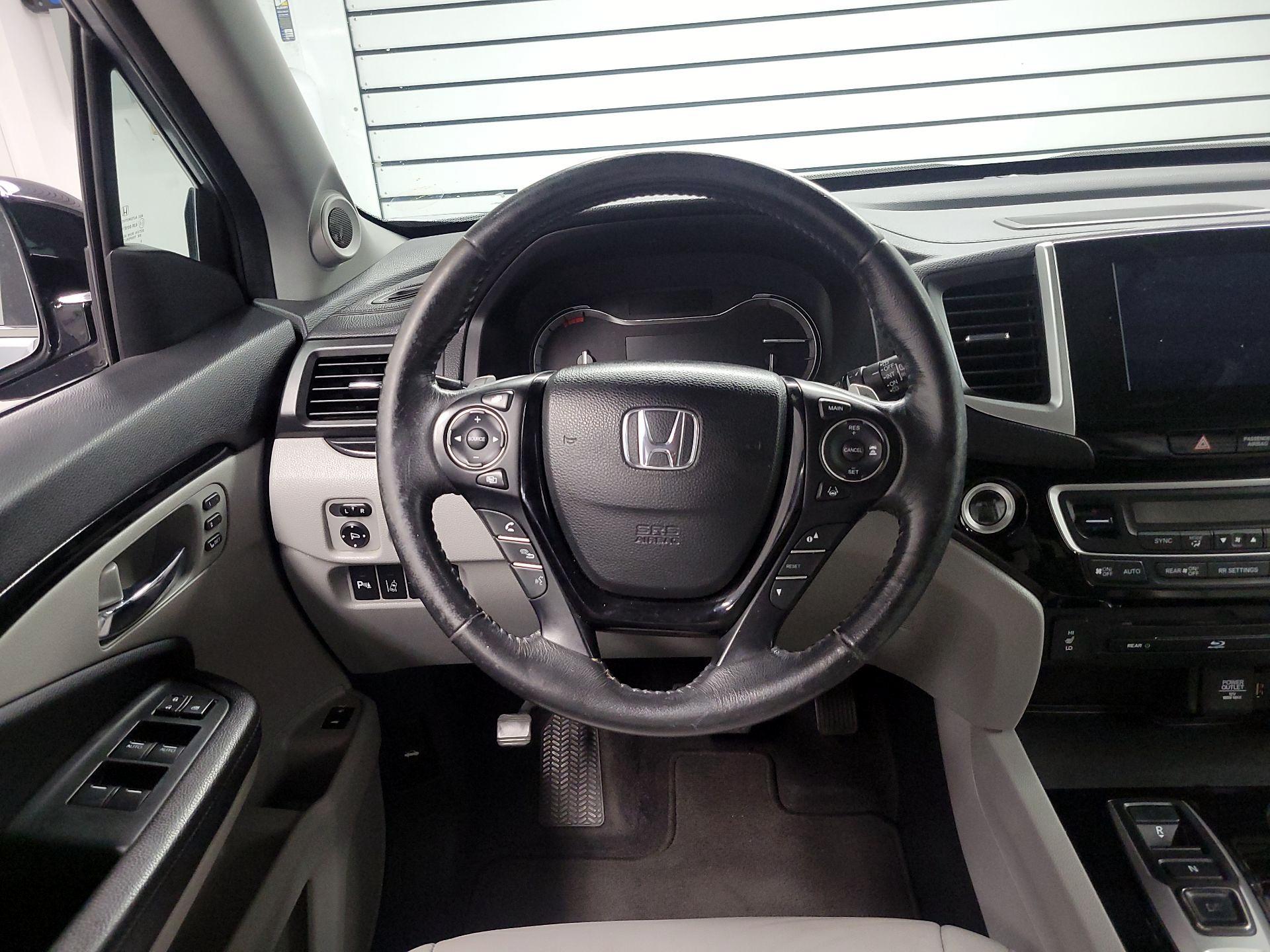 Thumbnail: 2016 Honda Pilot - 10