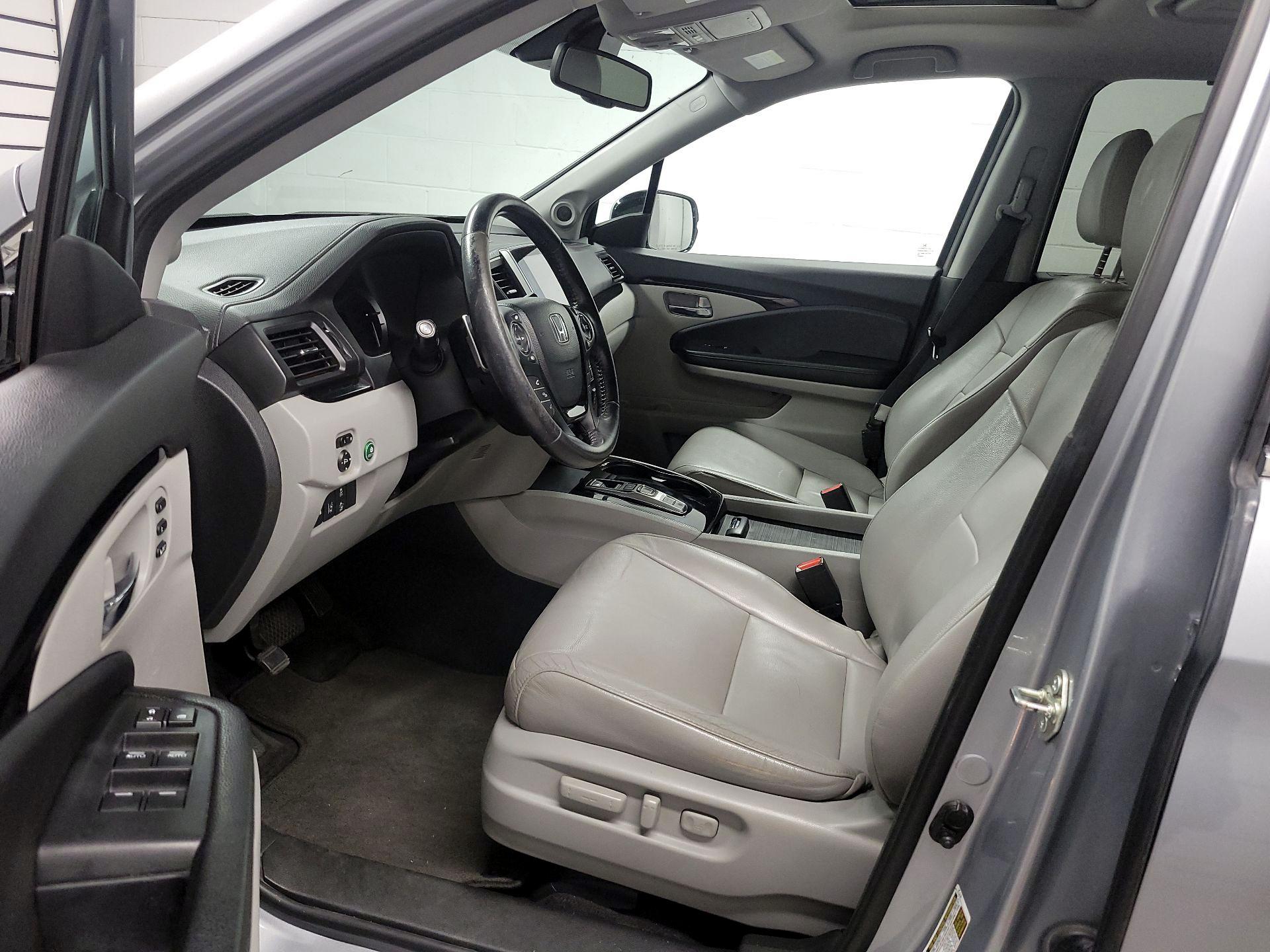 Thumbnail: 2016 Honda Pilot - 11