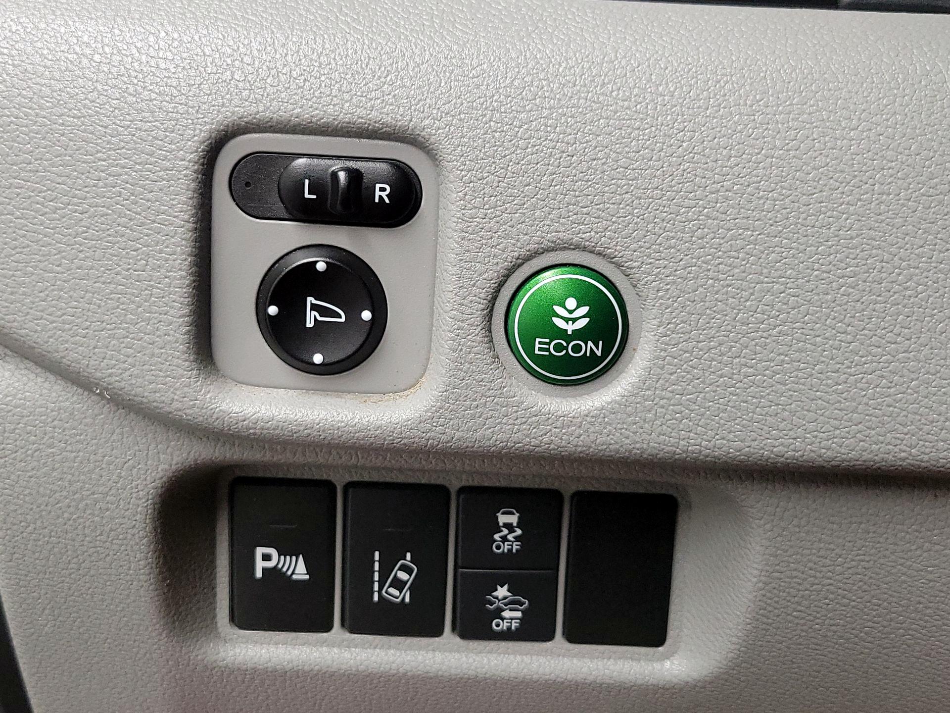 Thumbnail: 2016 Honda Pilot - 13