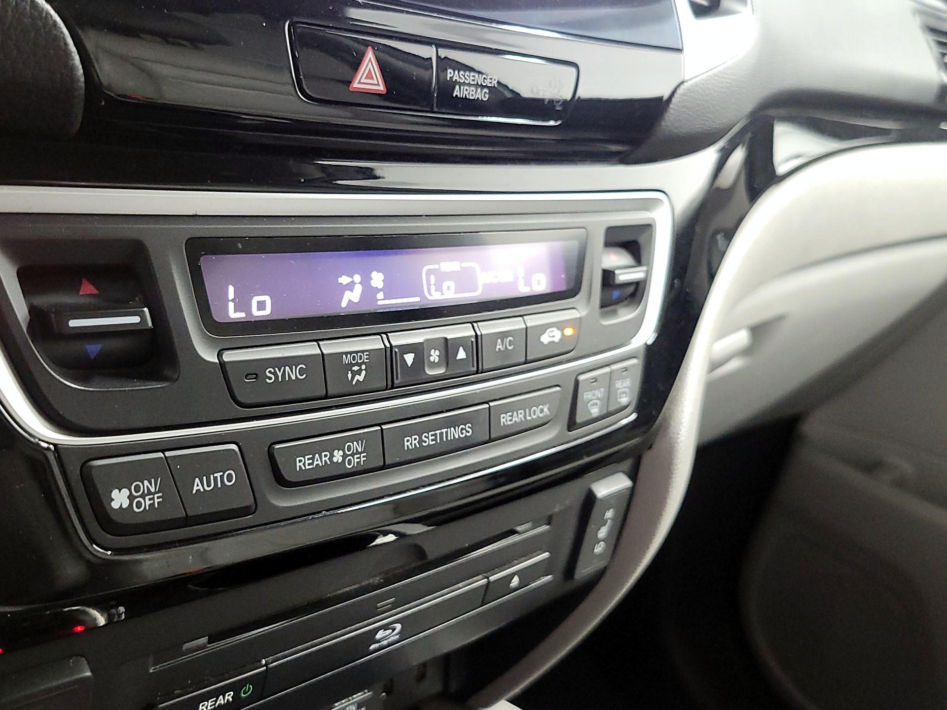 Thumbnail: 2016 Honda Pilot - 16