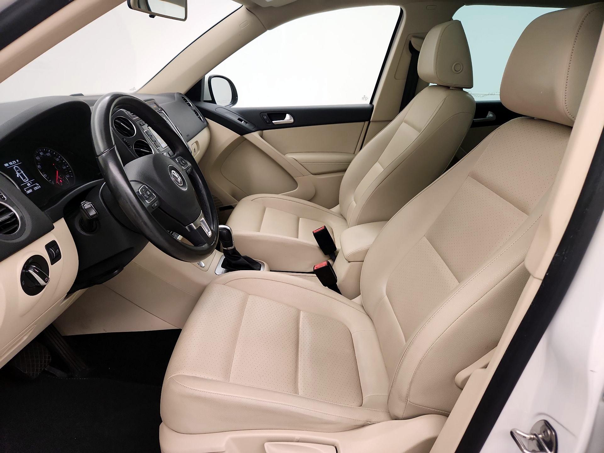 Thumbnail: 2014 Volkswagen Tiguan - 11