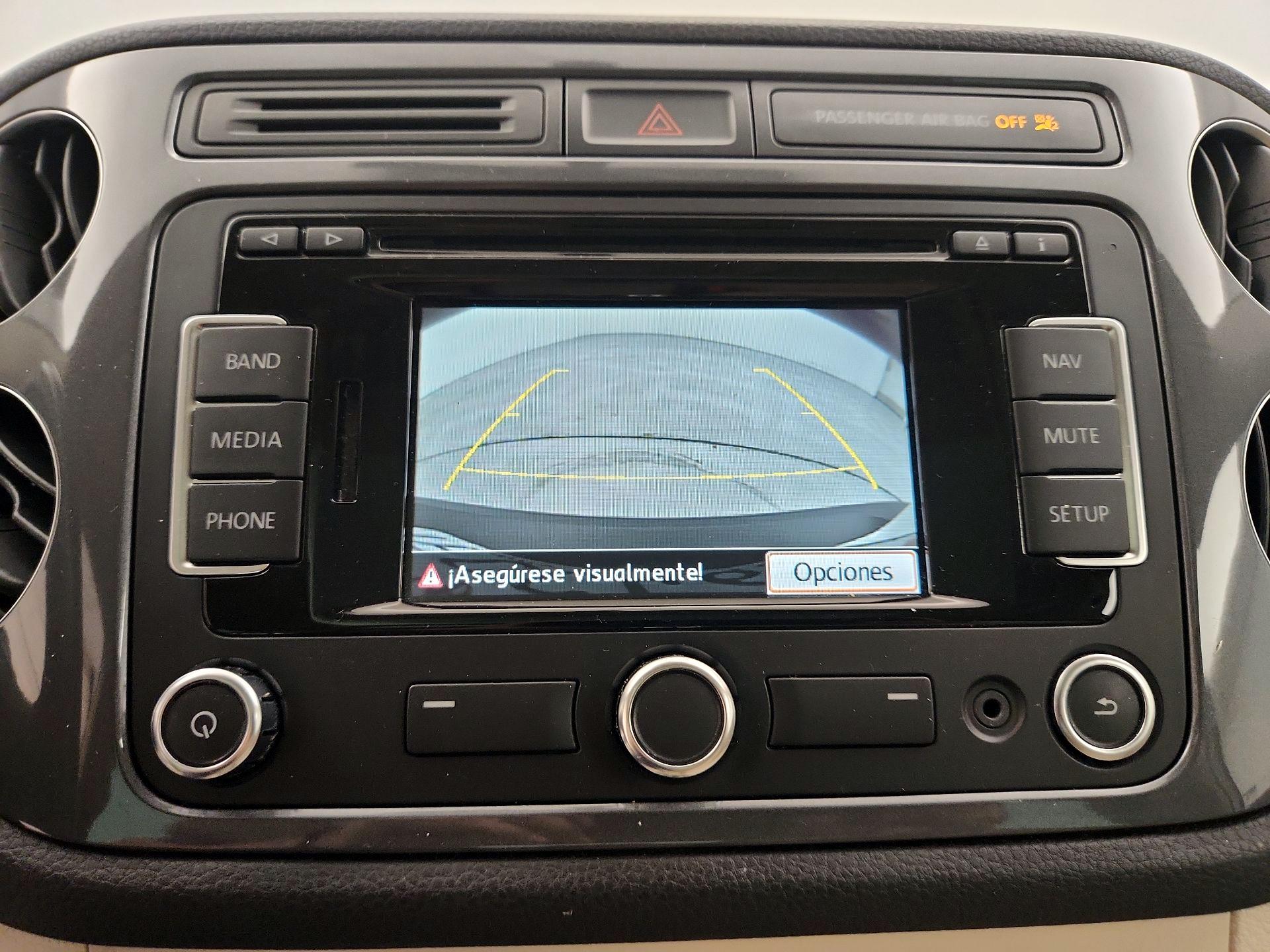 Thumbnail: 2014 Volkswagen Tiguan - 14