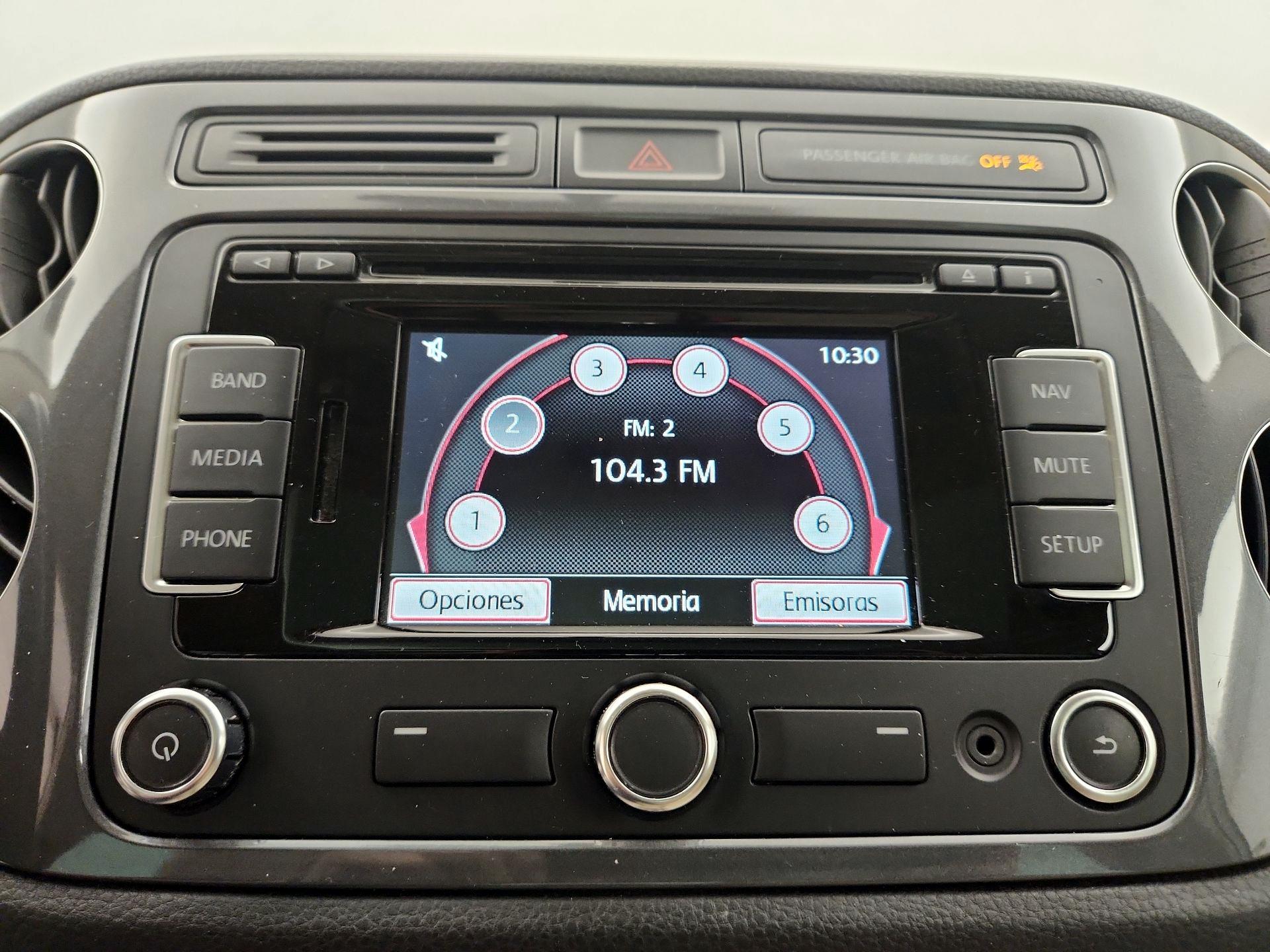 Thumbnail: 2014 Volkswagen Tiguan - 15