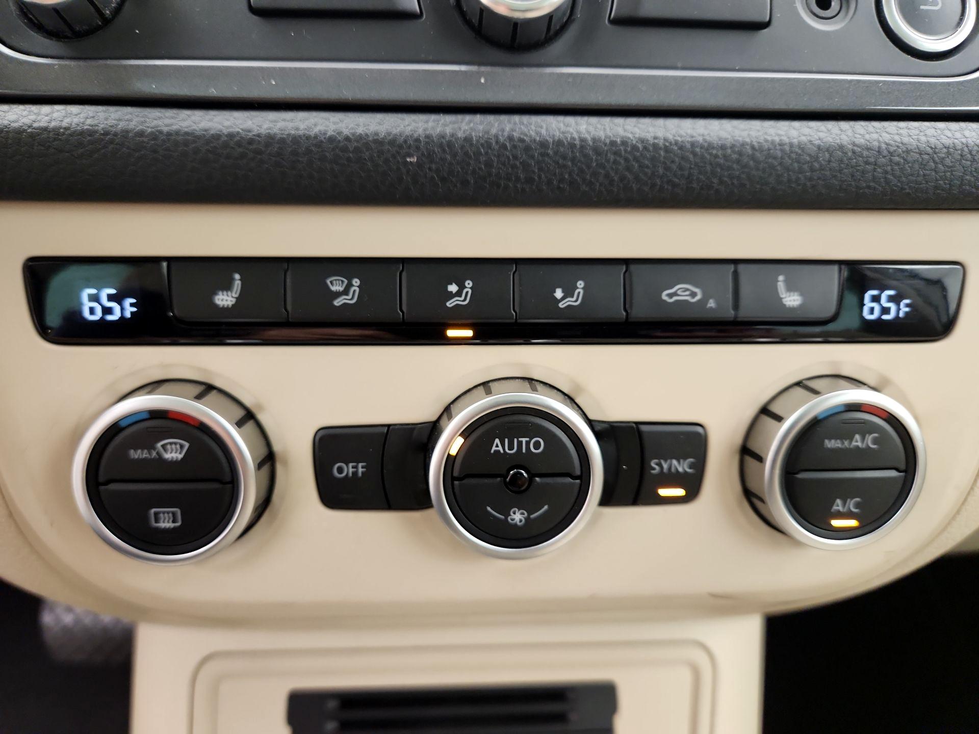 Thumbnail: 2014 Volkswagen Tiguan - 16