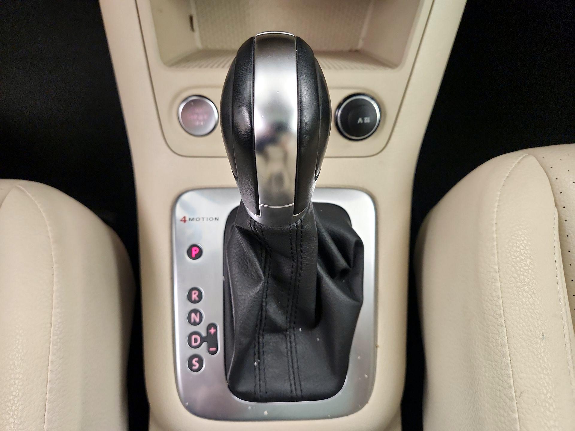 Thumbnail: 2014 Volkswagen Tiguan - 17