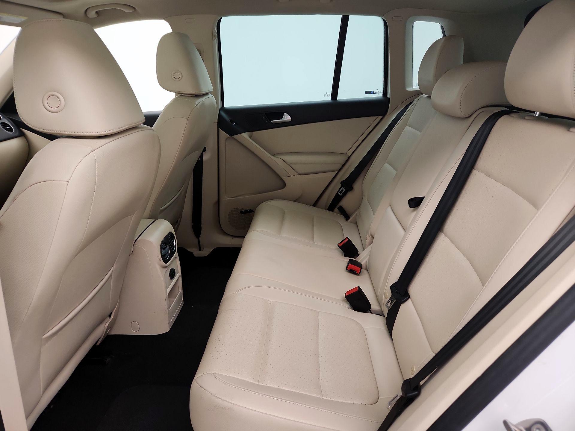 Thumbnail: 2014 Volkswagen Tiguan - 19