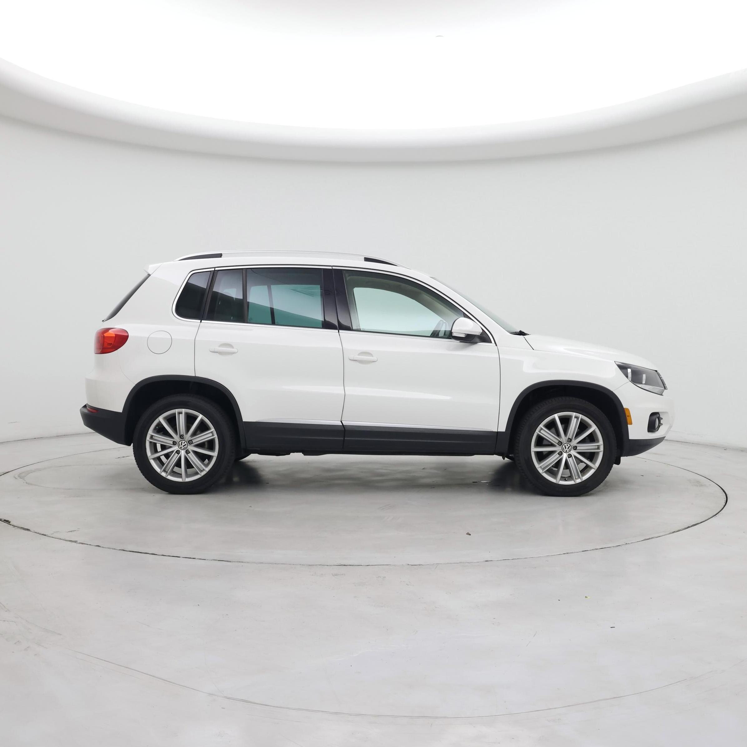 Thumbnail: 2014 Volkswagen Tiguan - 7