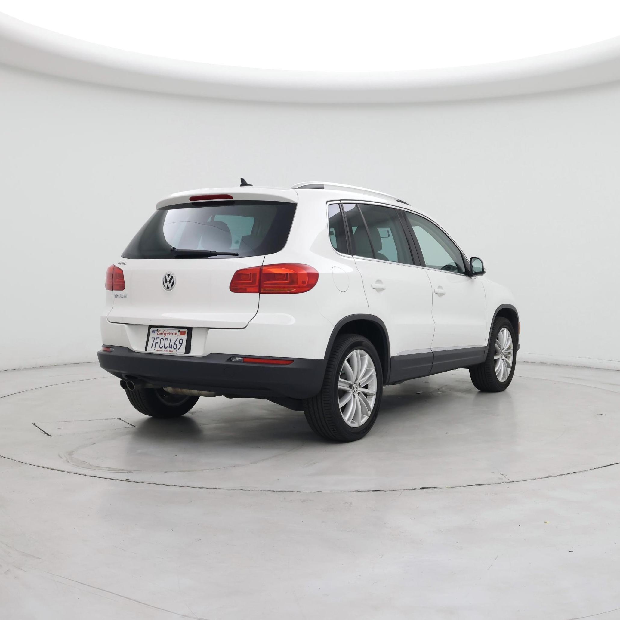 Thumbnail: 2014 Volkswagen Tiguan - 8