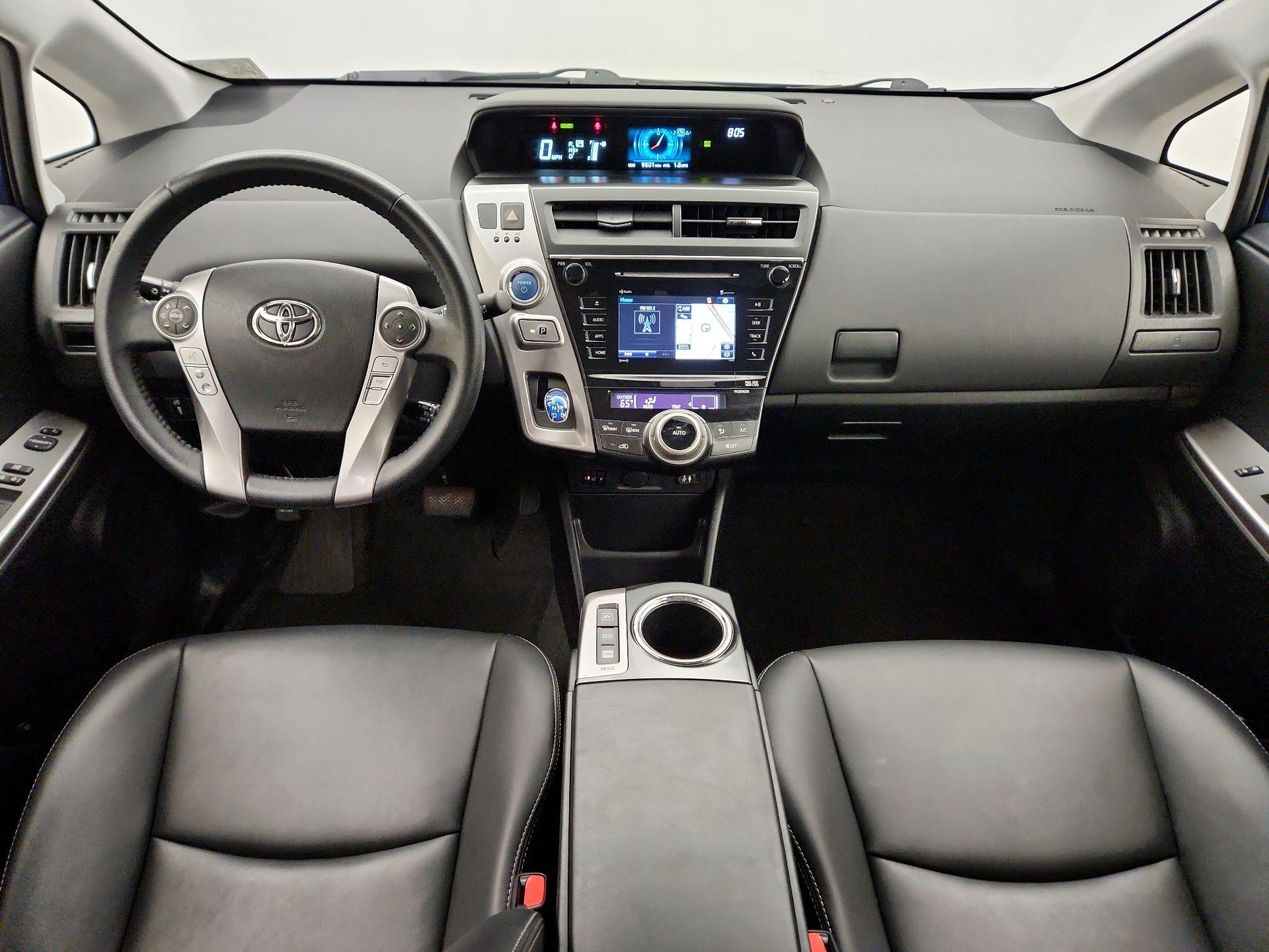 Thumbnail: 2017 Toyota Prius v - 9