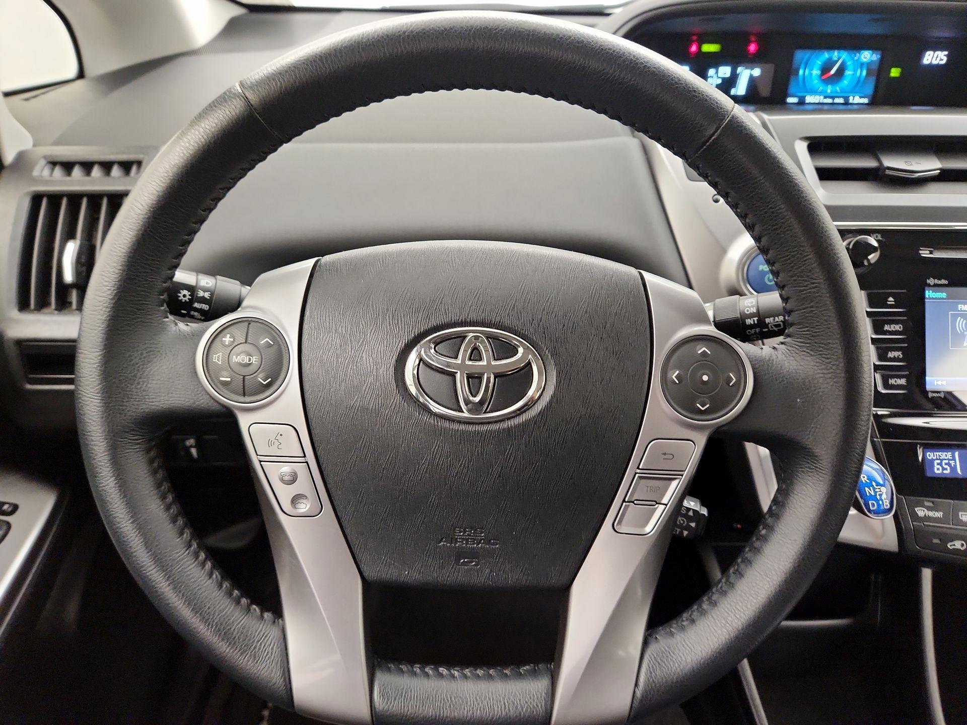 Thumbnail: 2017 Toyota Prius v - 10