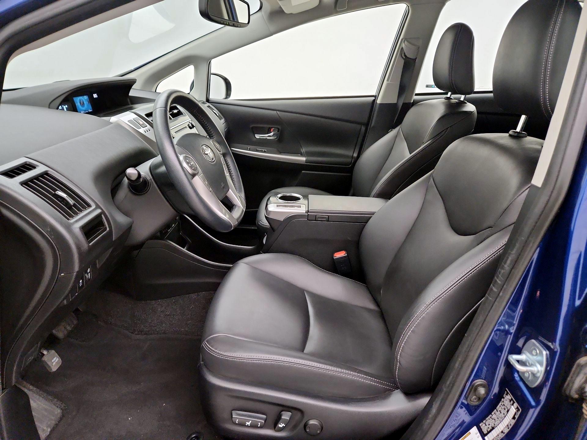 Thumbnail: 2017 Toyota Prius v - 11