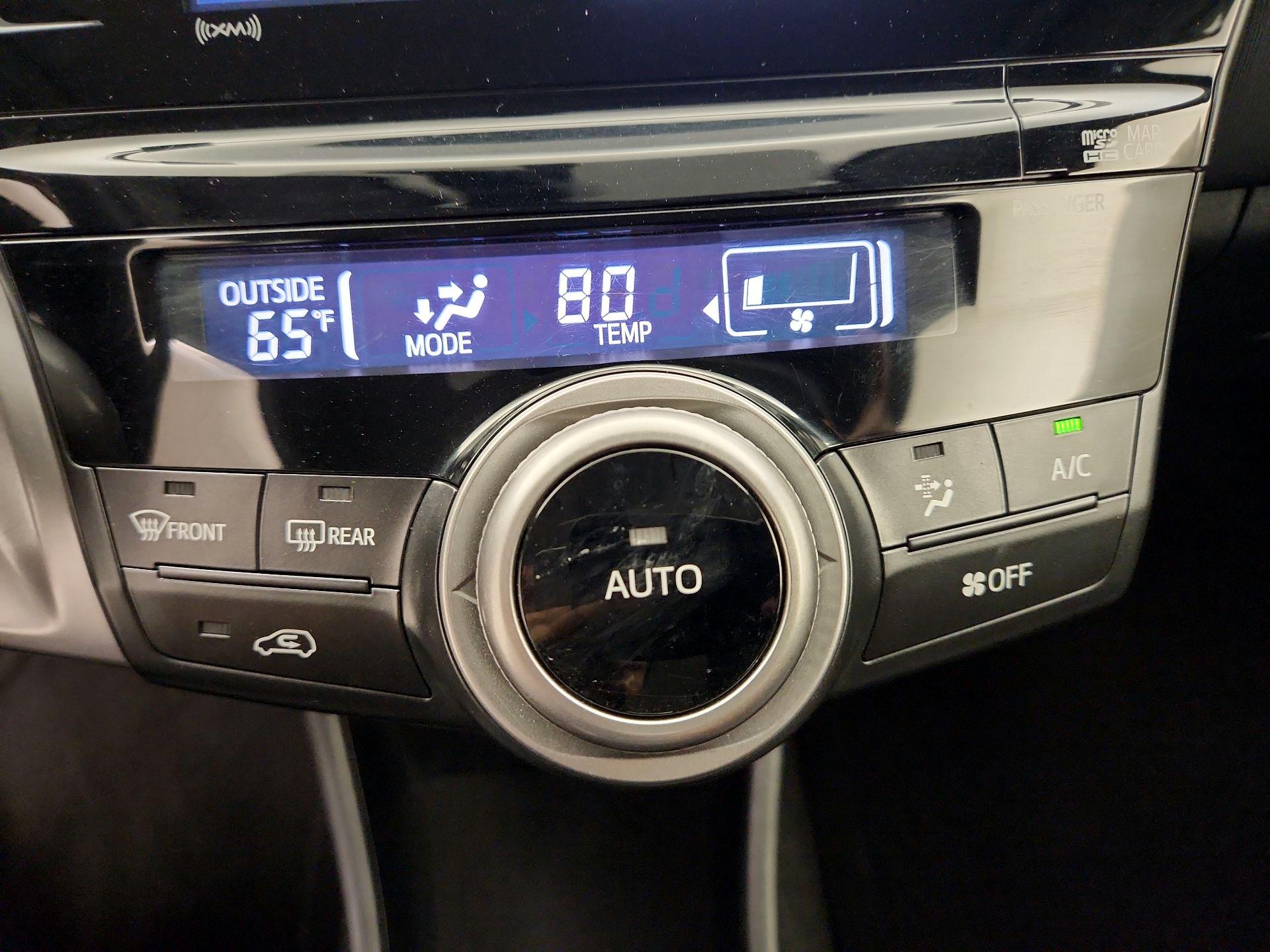 Thumbnail: 2017 Toyota Prius v - 17