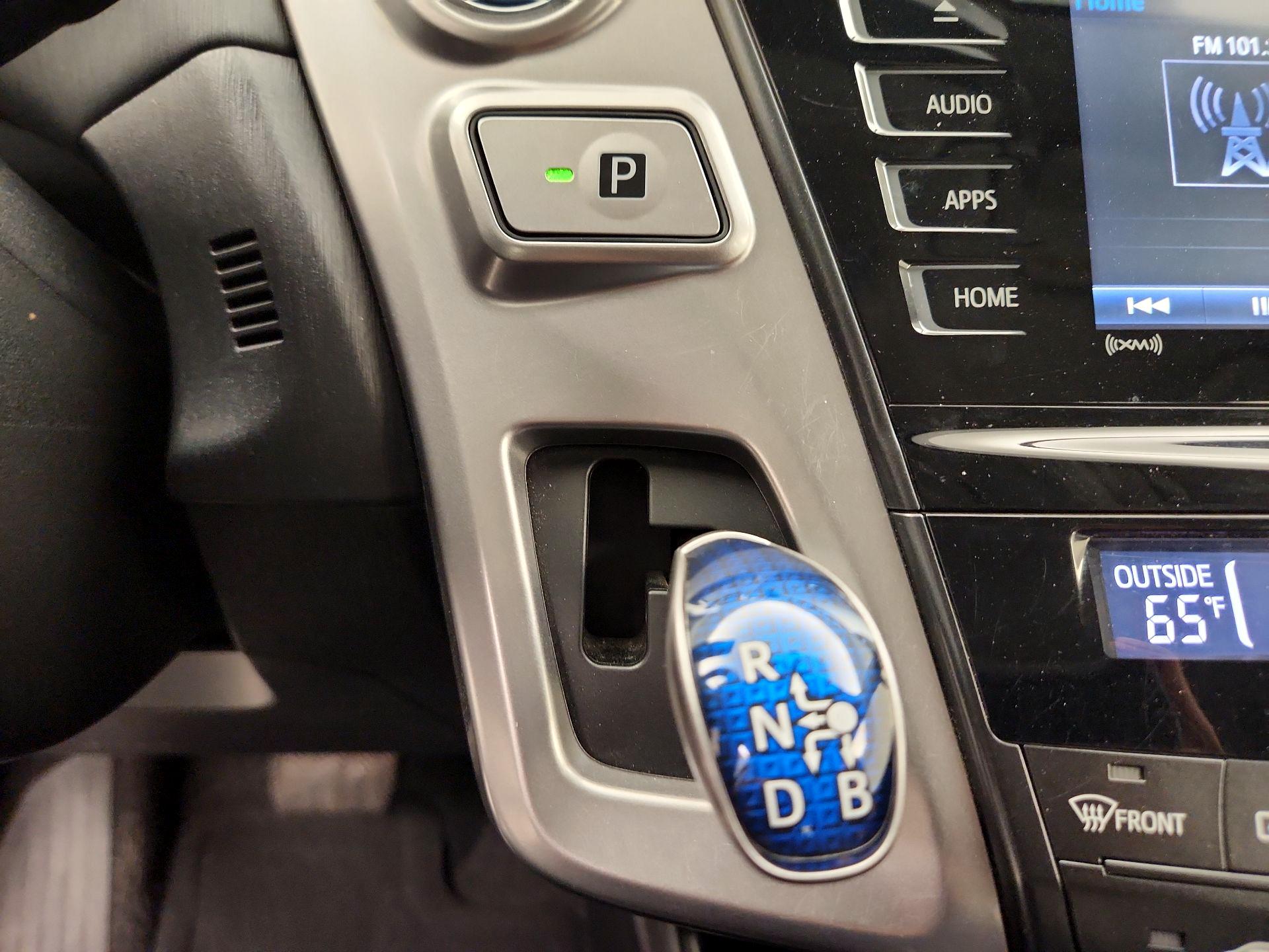 Thumbnail: 2017 Toyota Prius v - 18