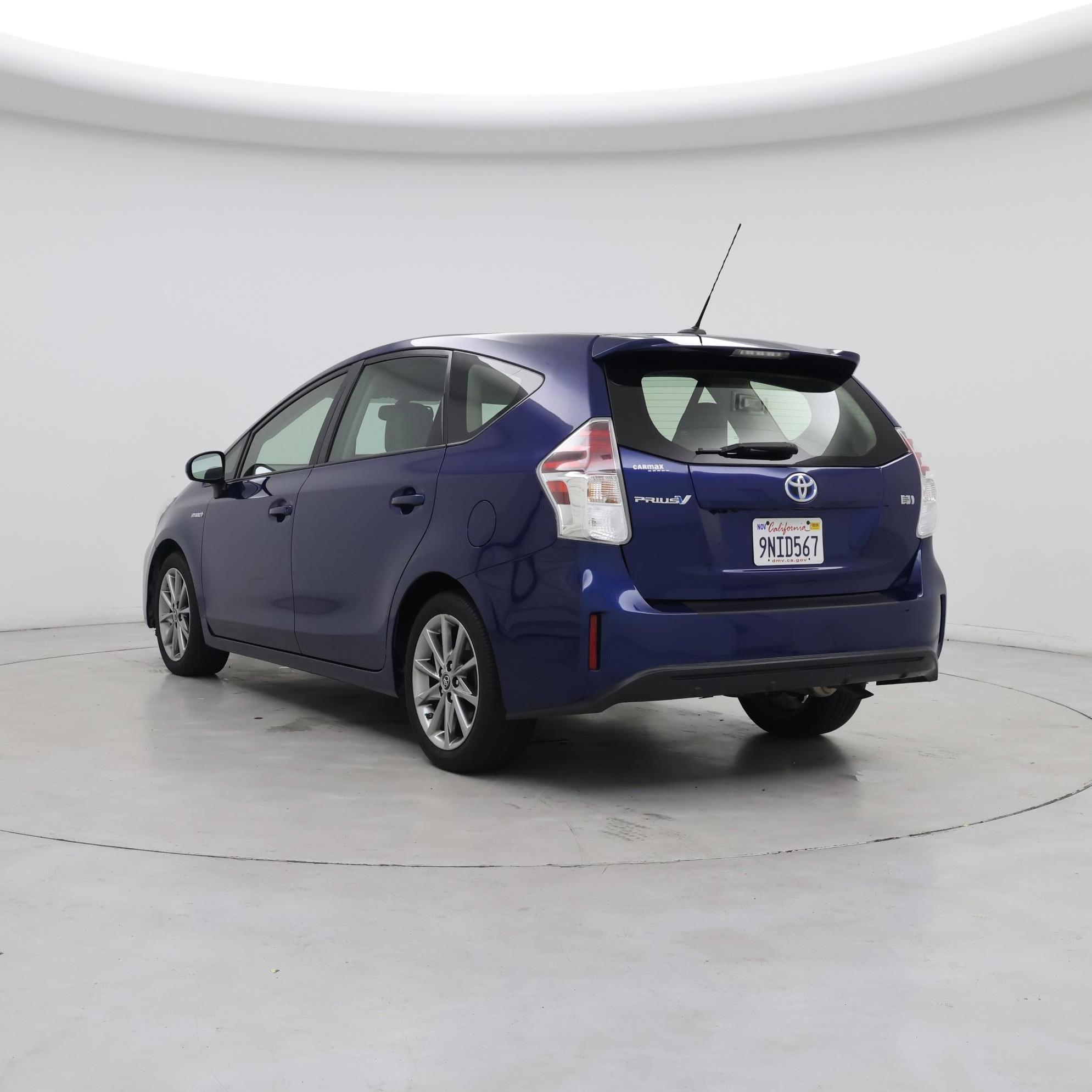 Thumbnail: 2017 Toyota Prius v - 2