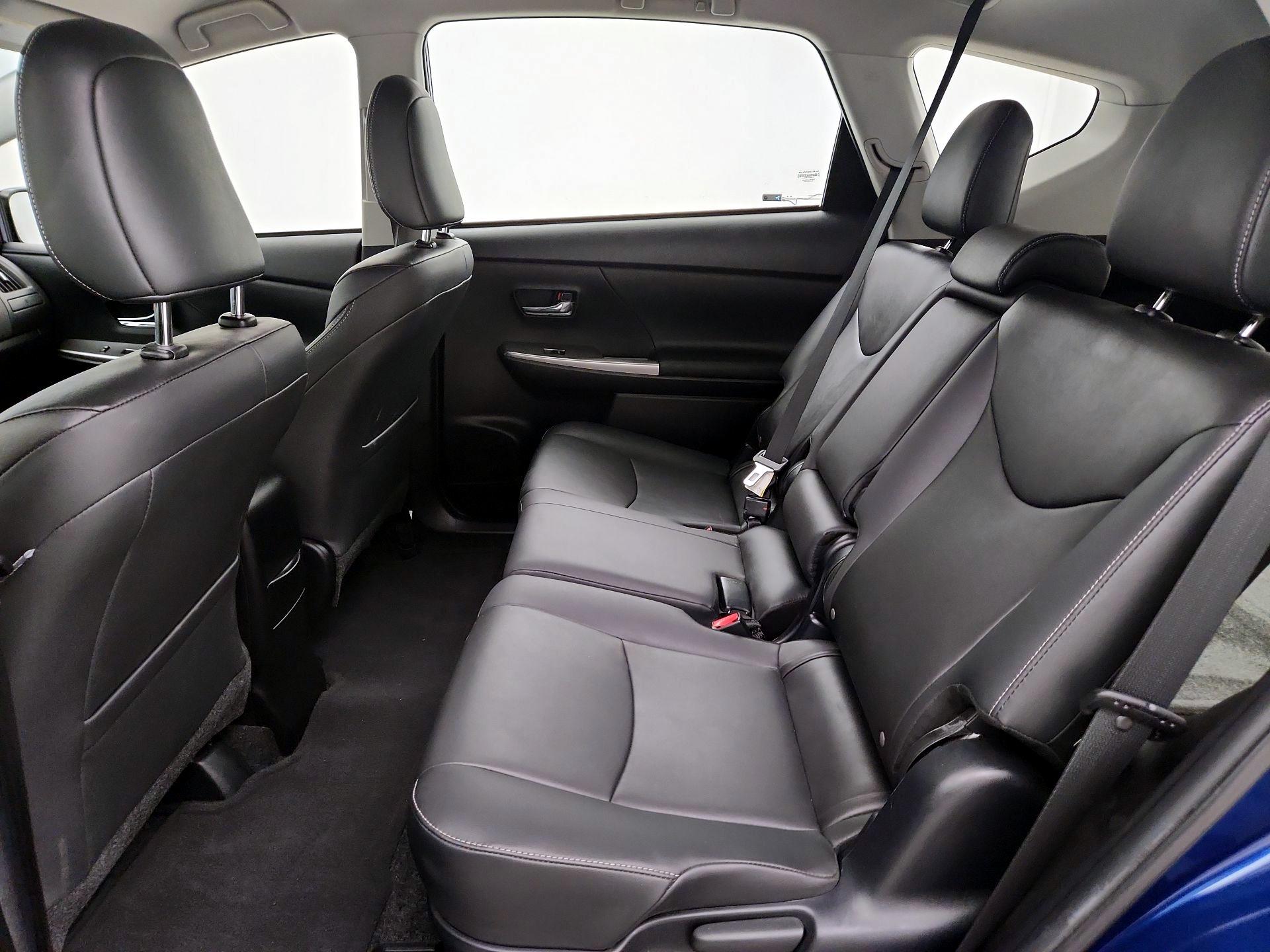 Thumbnail: 2017 Toyota Prius v - 20