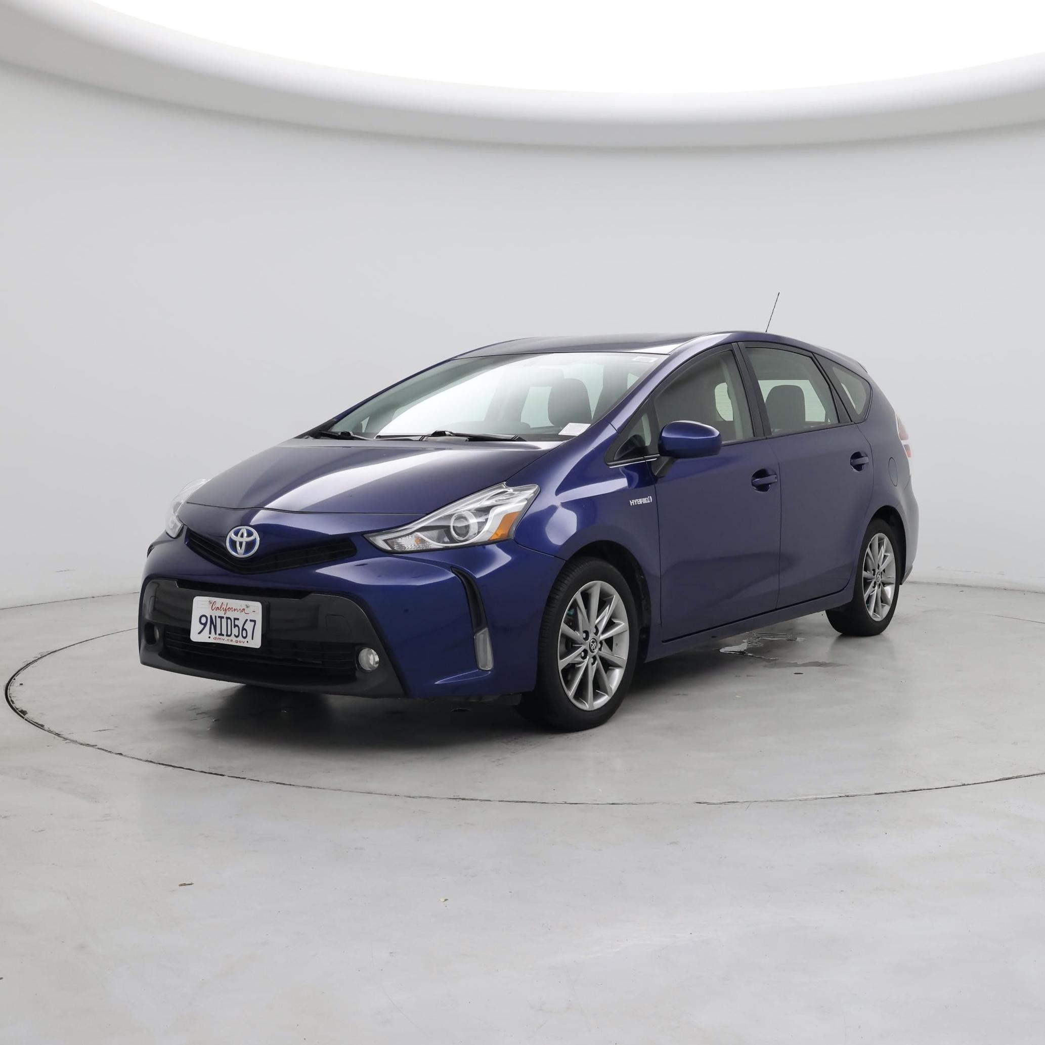 Thumbnail: 2017 Toyota Prius v - 4