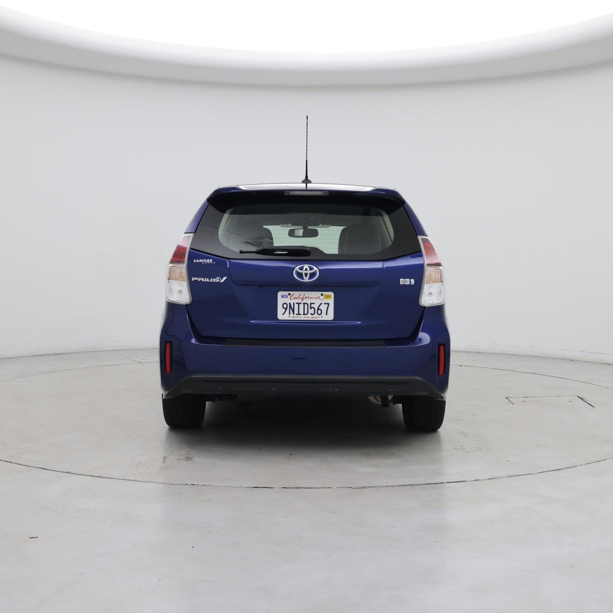 Thumbnail: 2017 Toyota Prius v - 6