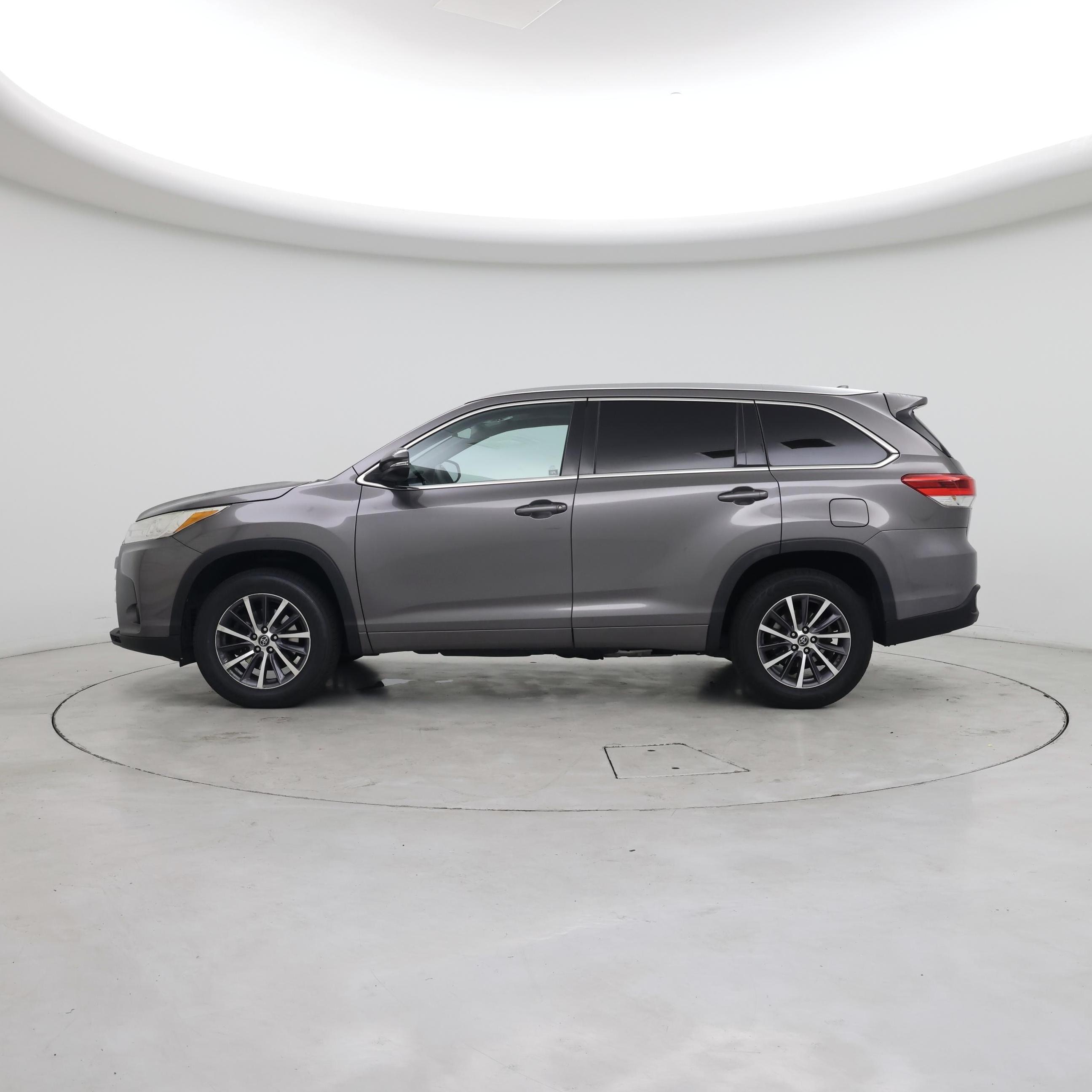 Thumbnail: 2017 Toyota Highlander - 3