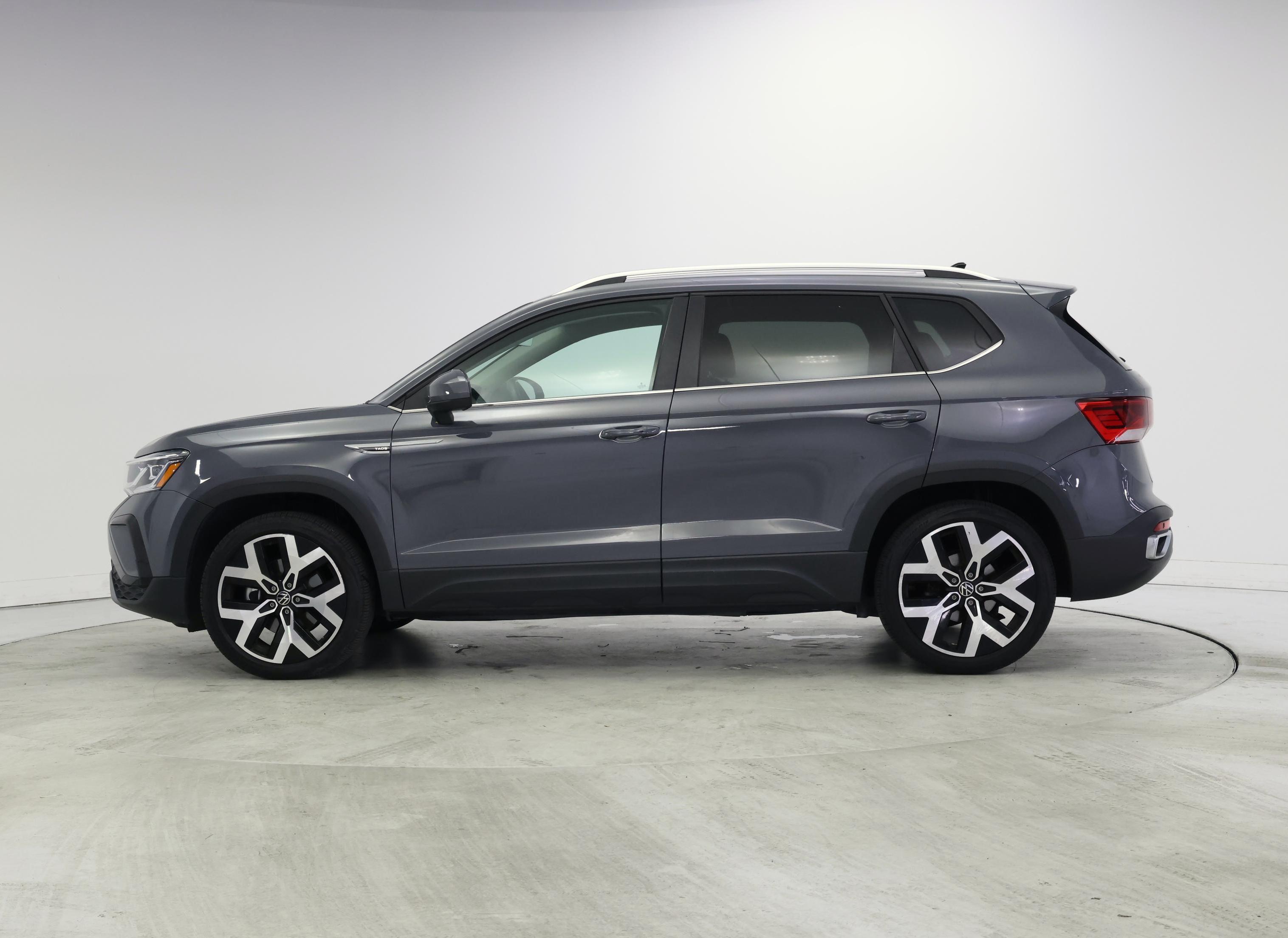 Thumbnail: 2022 Volkswagen Taos - 3