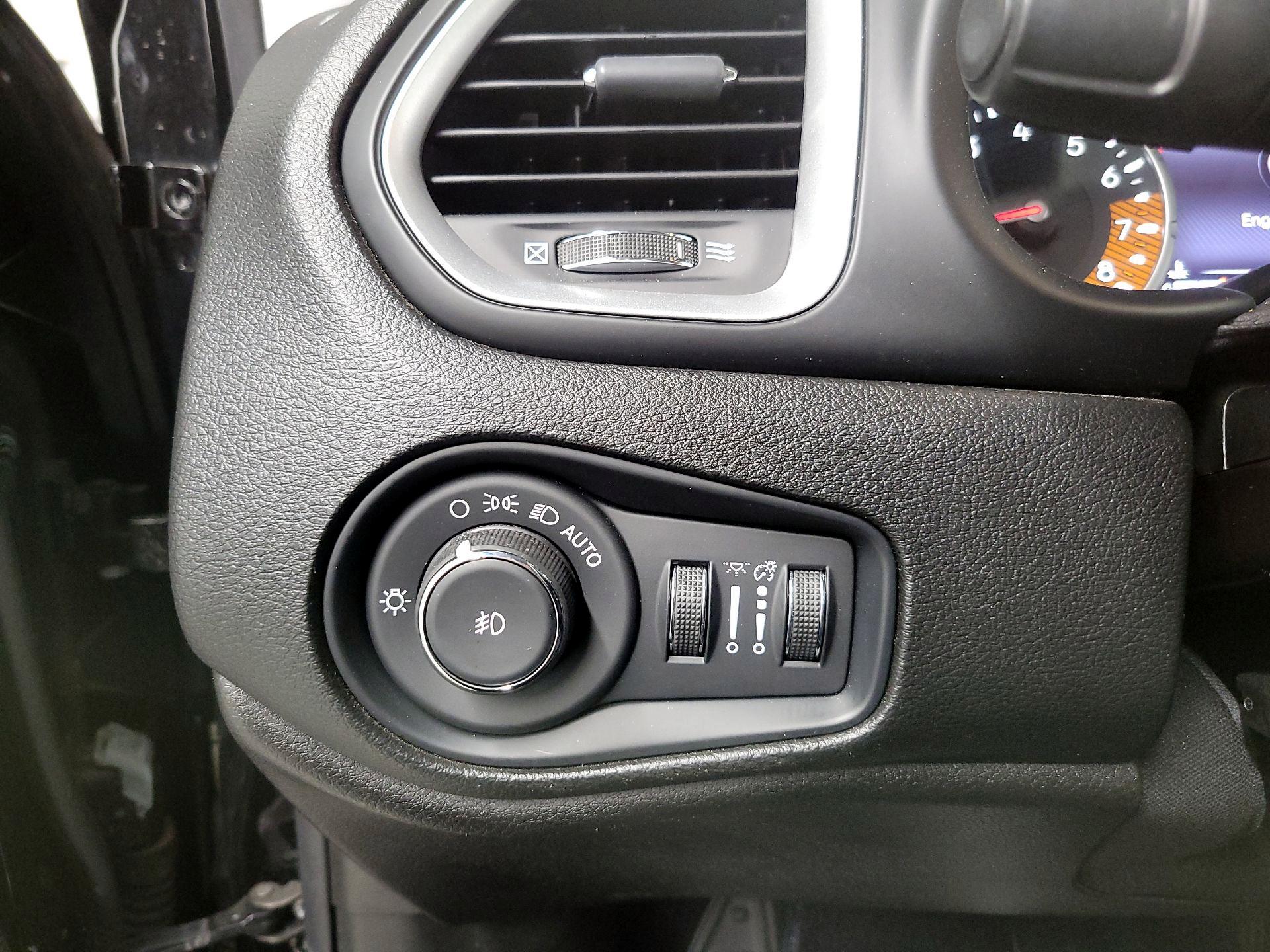 Thumbnail: 2020 Jeep Renegade - 13
