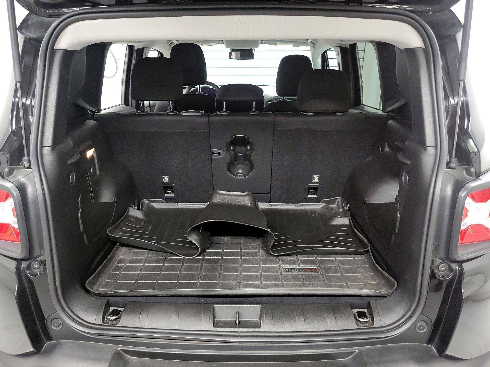 Thumbnail: 2020 Jeep Renegade - 19