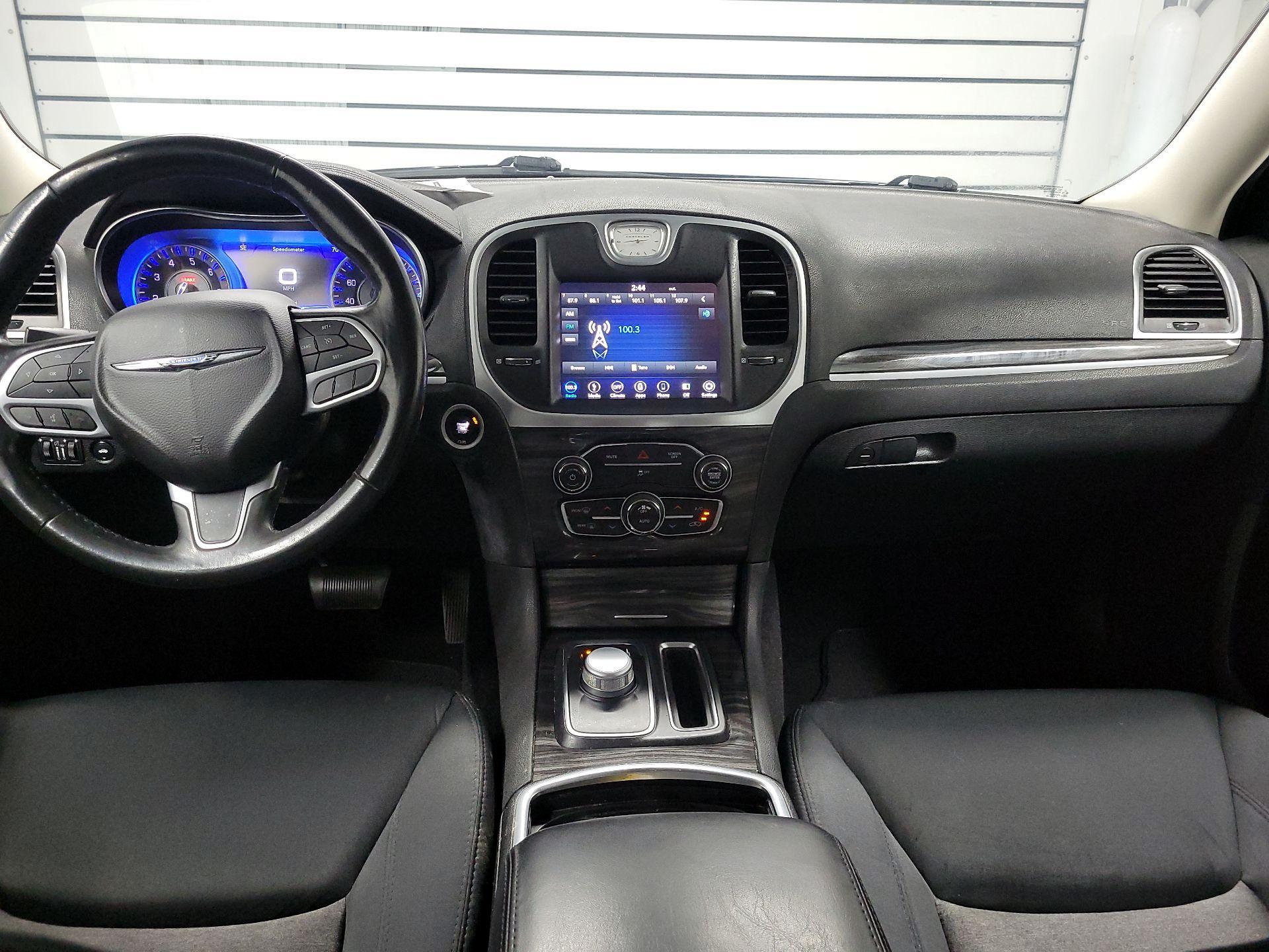 Thumbnail: 2019 Chrysler 300 - 9