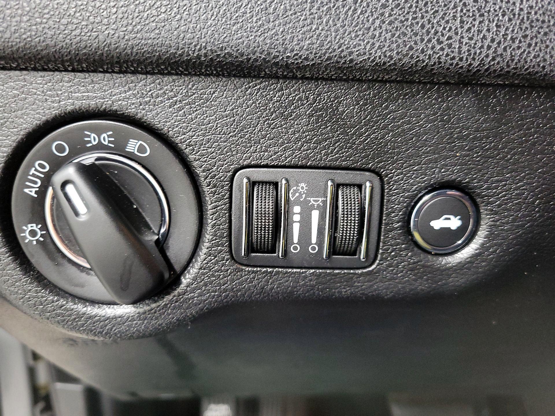 Thumbnail: 2019 Chrysler 300 - 13