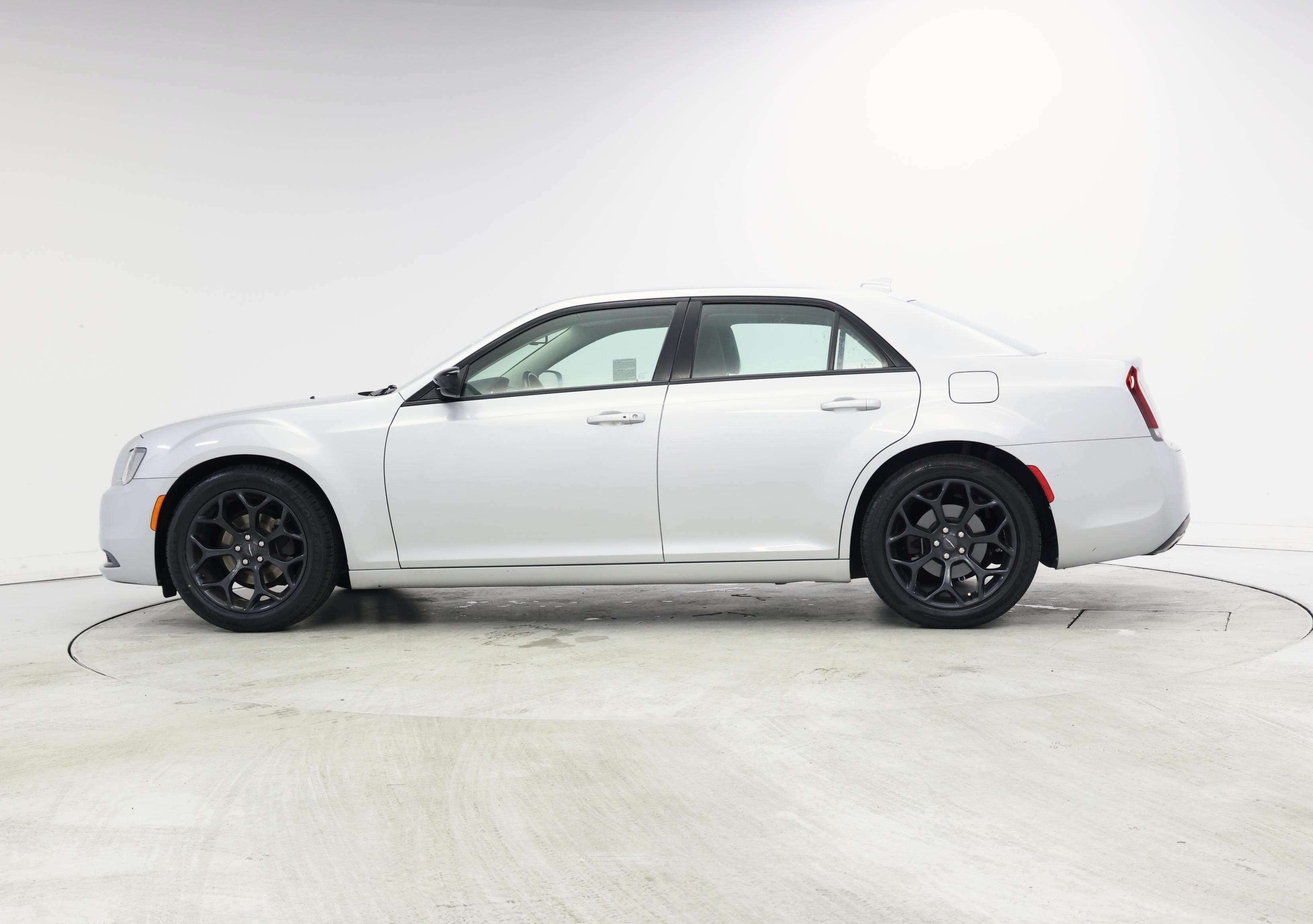 Thumbnail: 2019 Chrysler 300 - 3