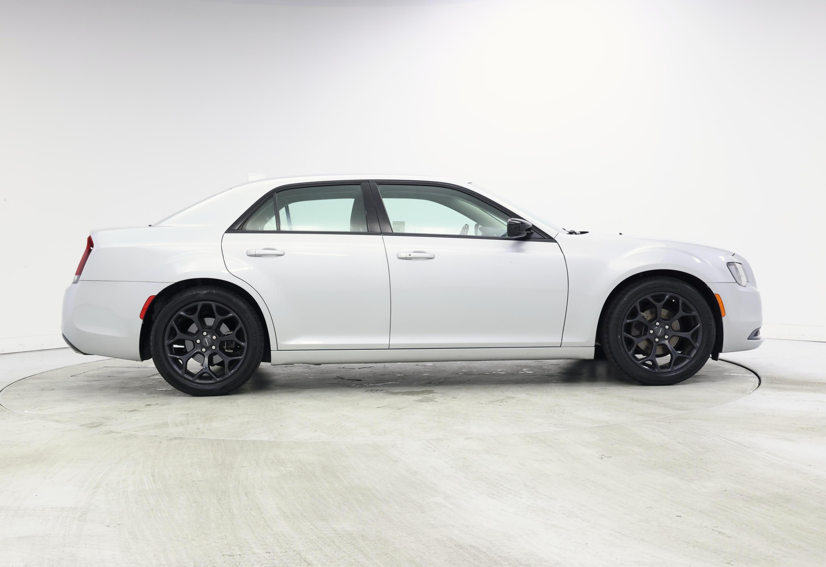 Thumbnail: 2019 Chrysler 300 - 7