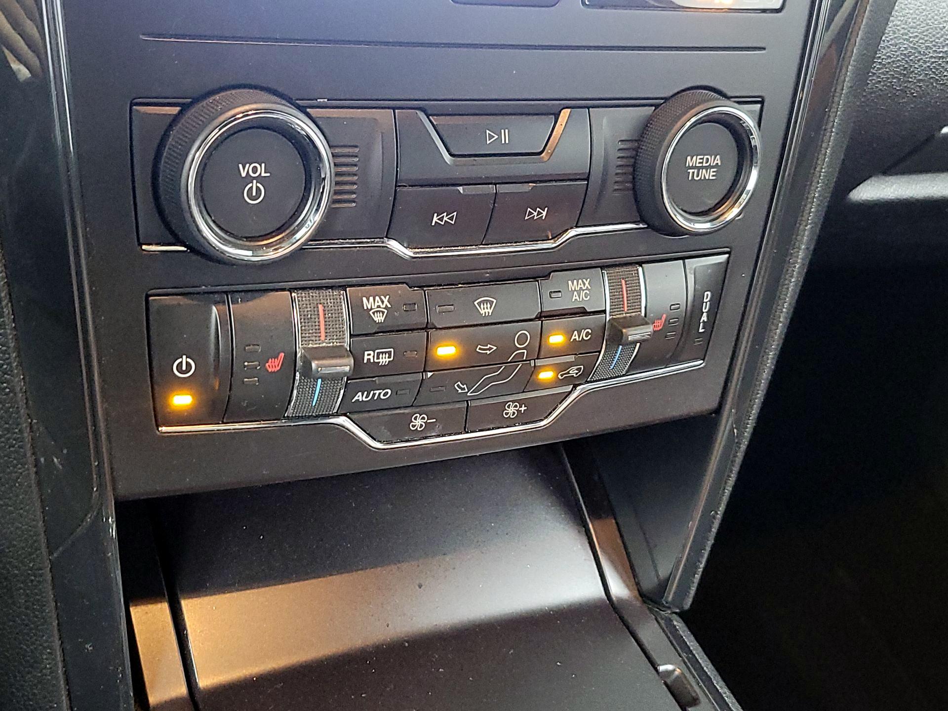 Thumbnail: 2019 Ford Explorer - 15