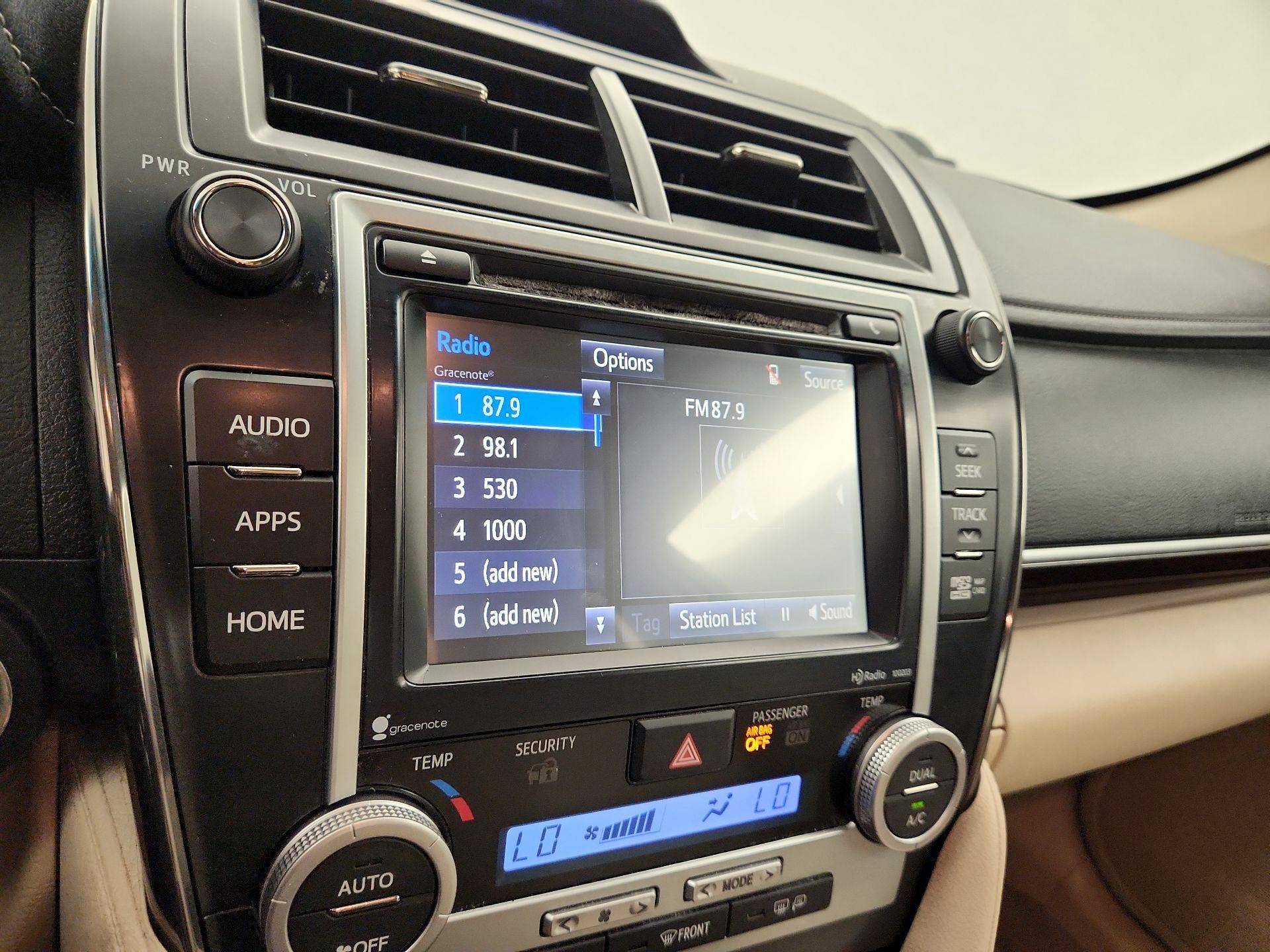 Thumbnail: 2014 Toyota Camry - 15