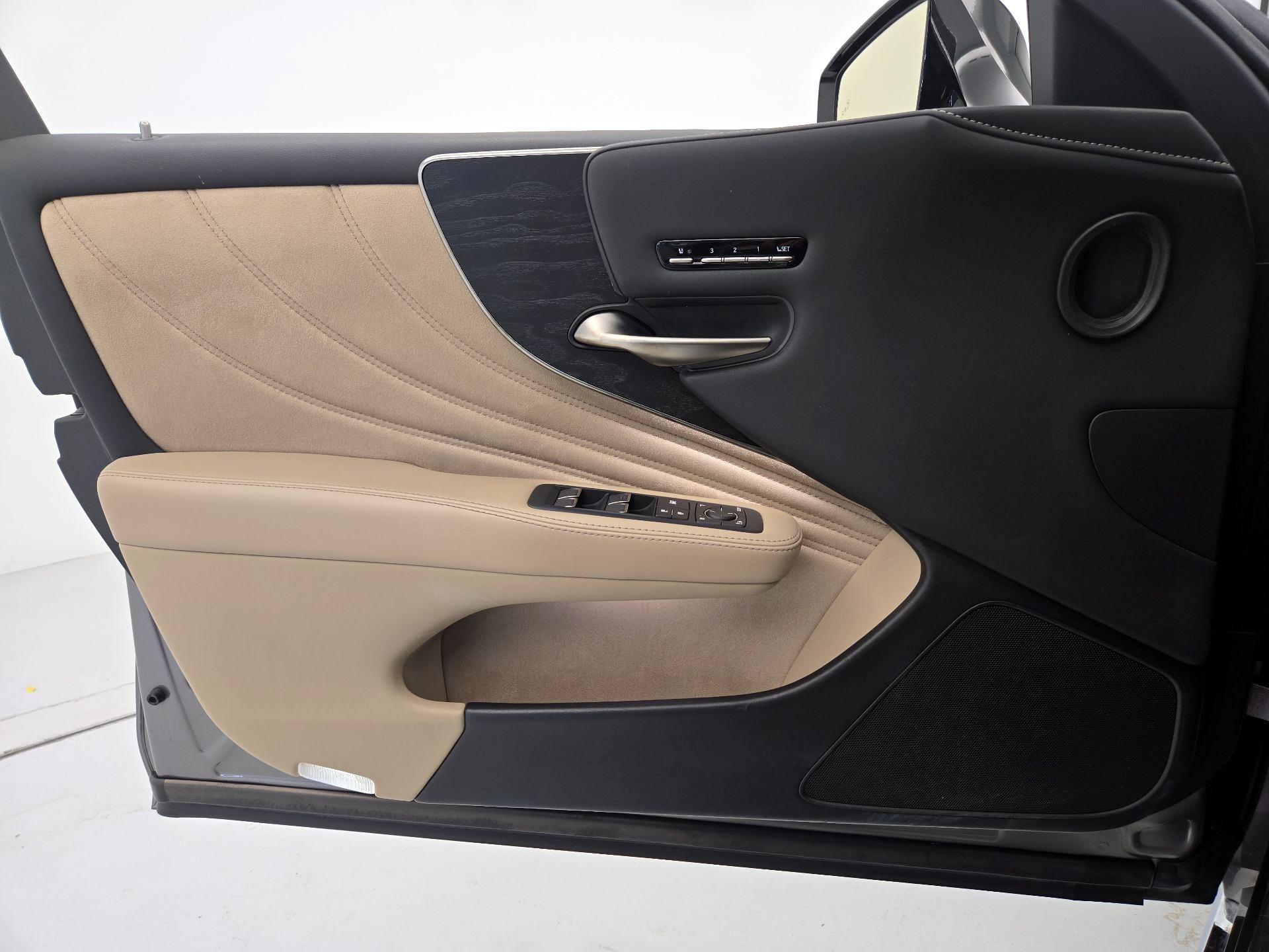 Thumbnail: 2021 Lexus LS - 12