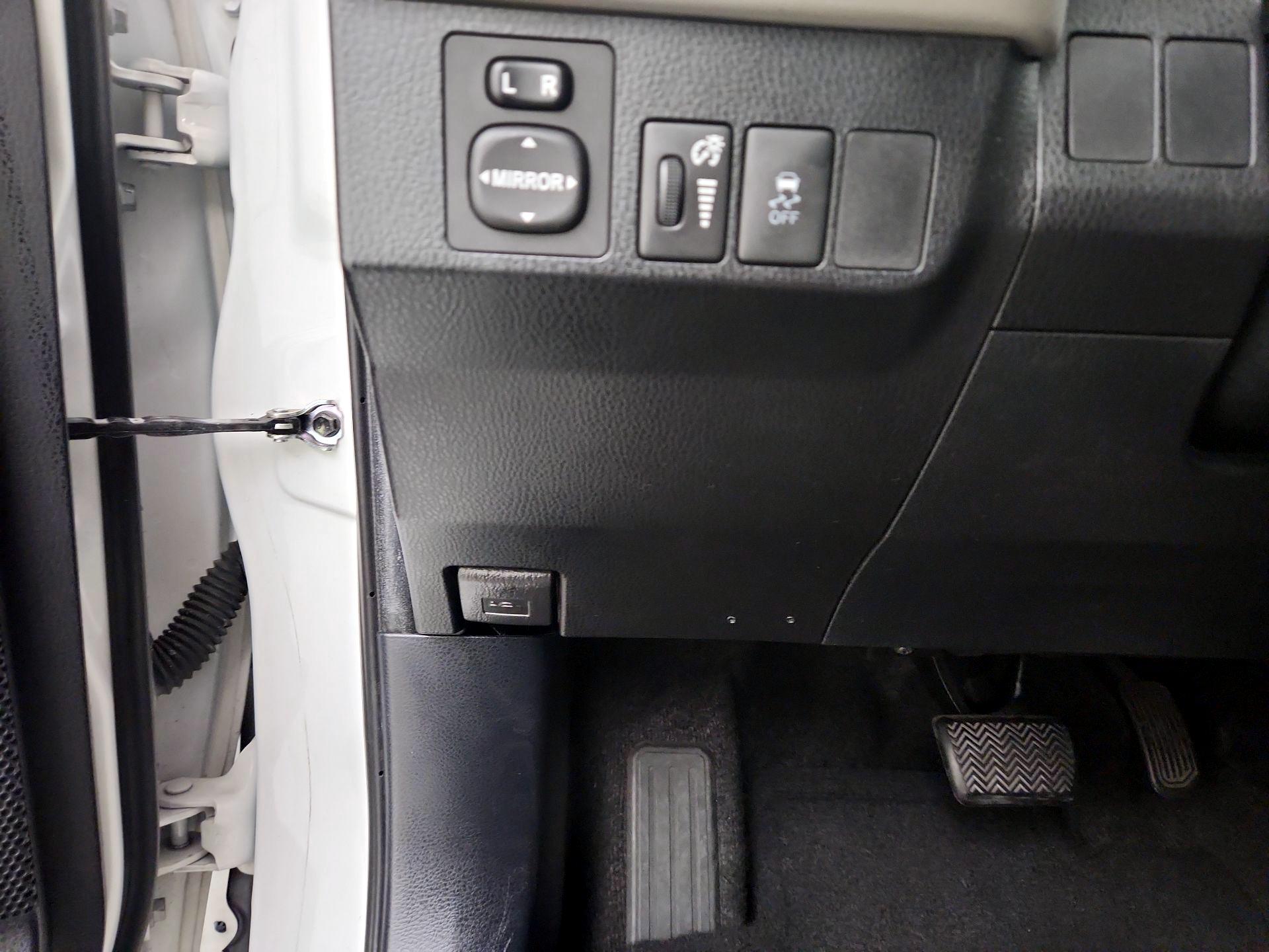 Thumbnail: 2014 Toyota RAV4 - 13