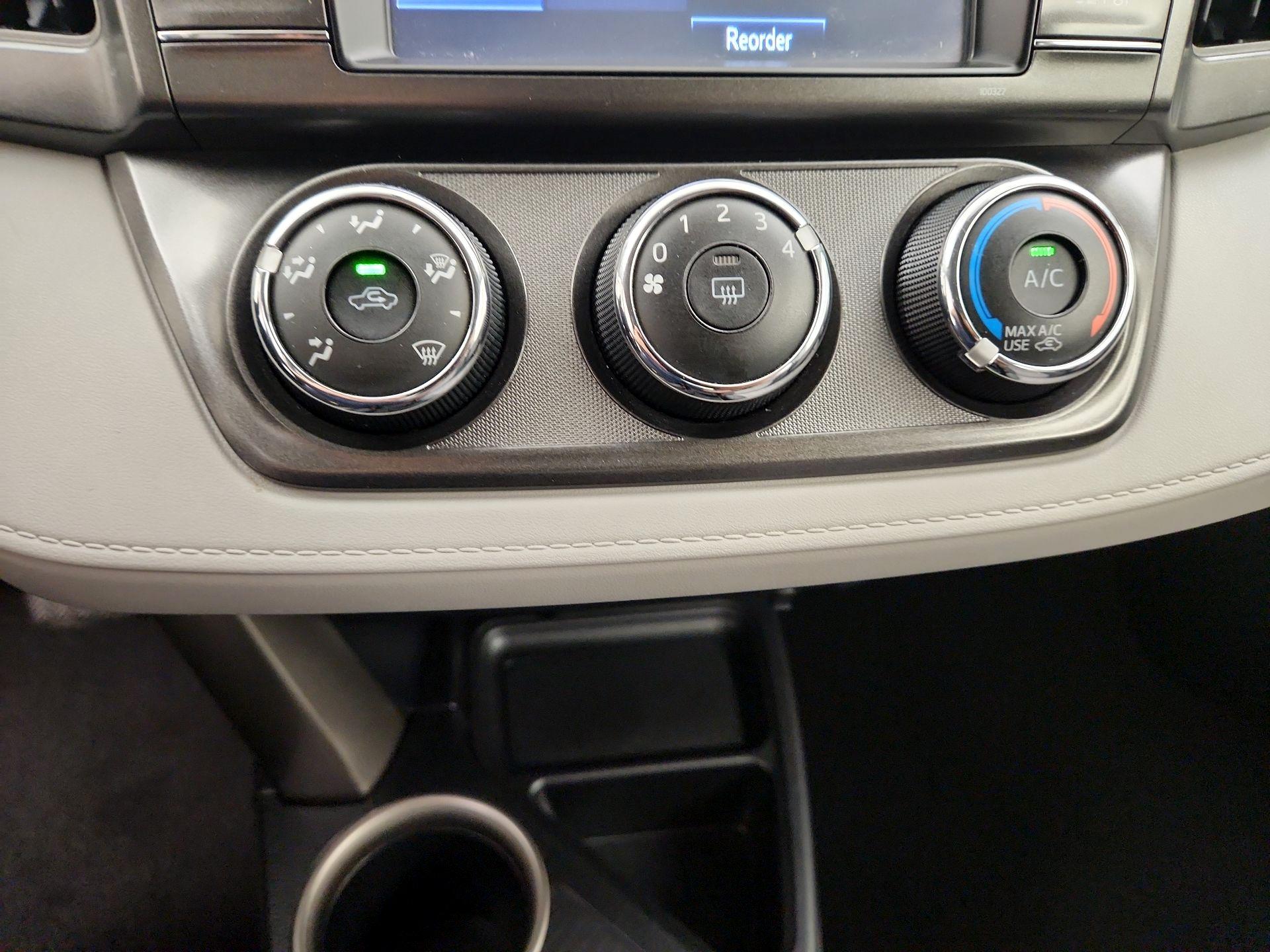 Thumbnail: 2014 Toyota RAV4 - 16